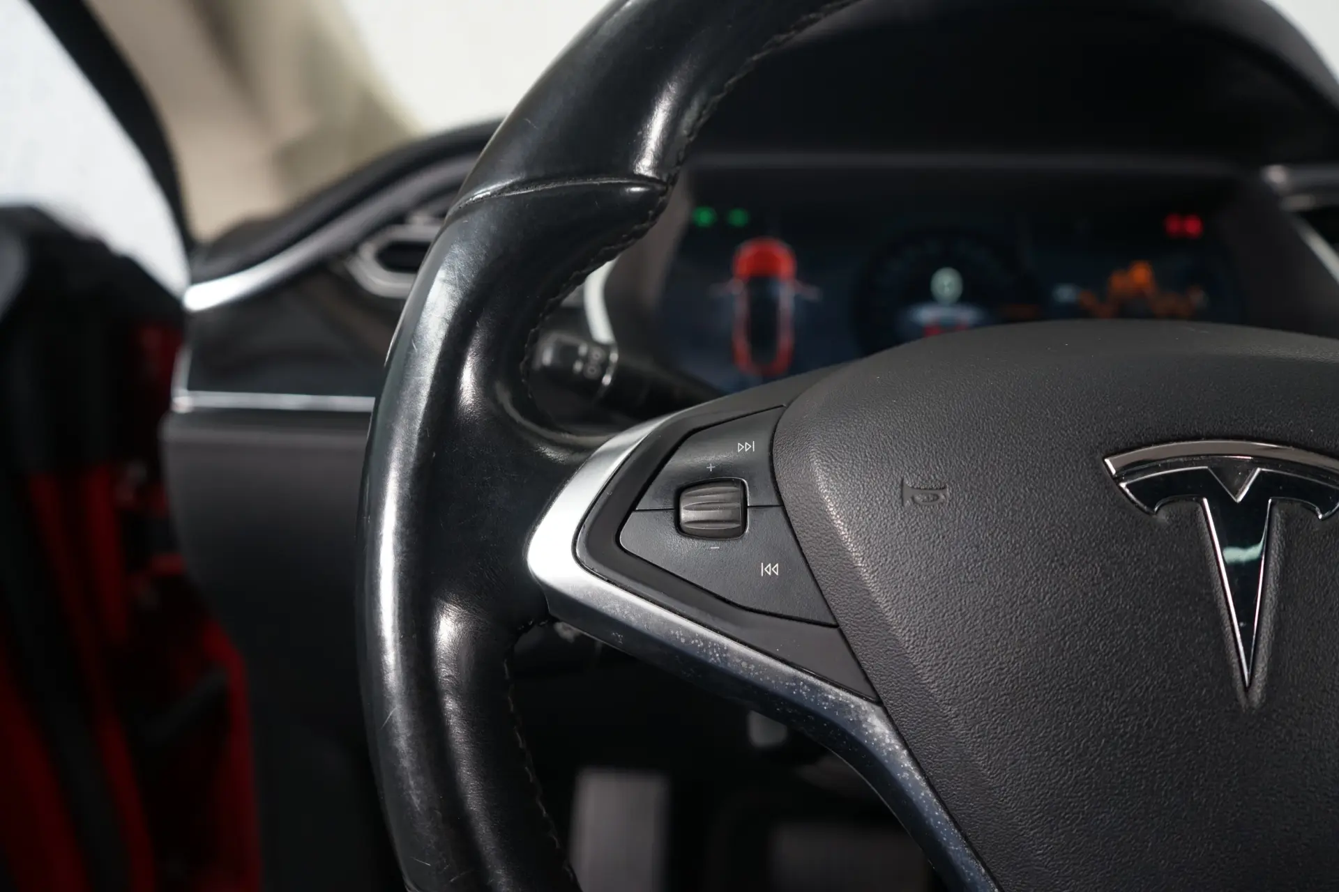 Tesla Model S 85 23
