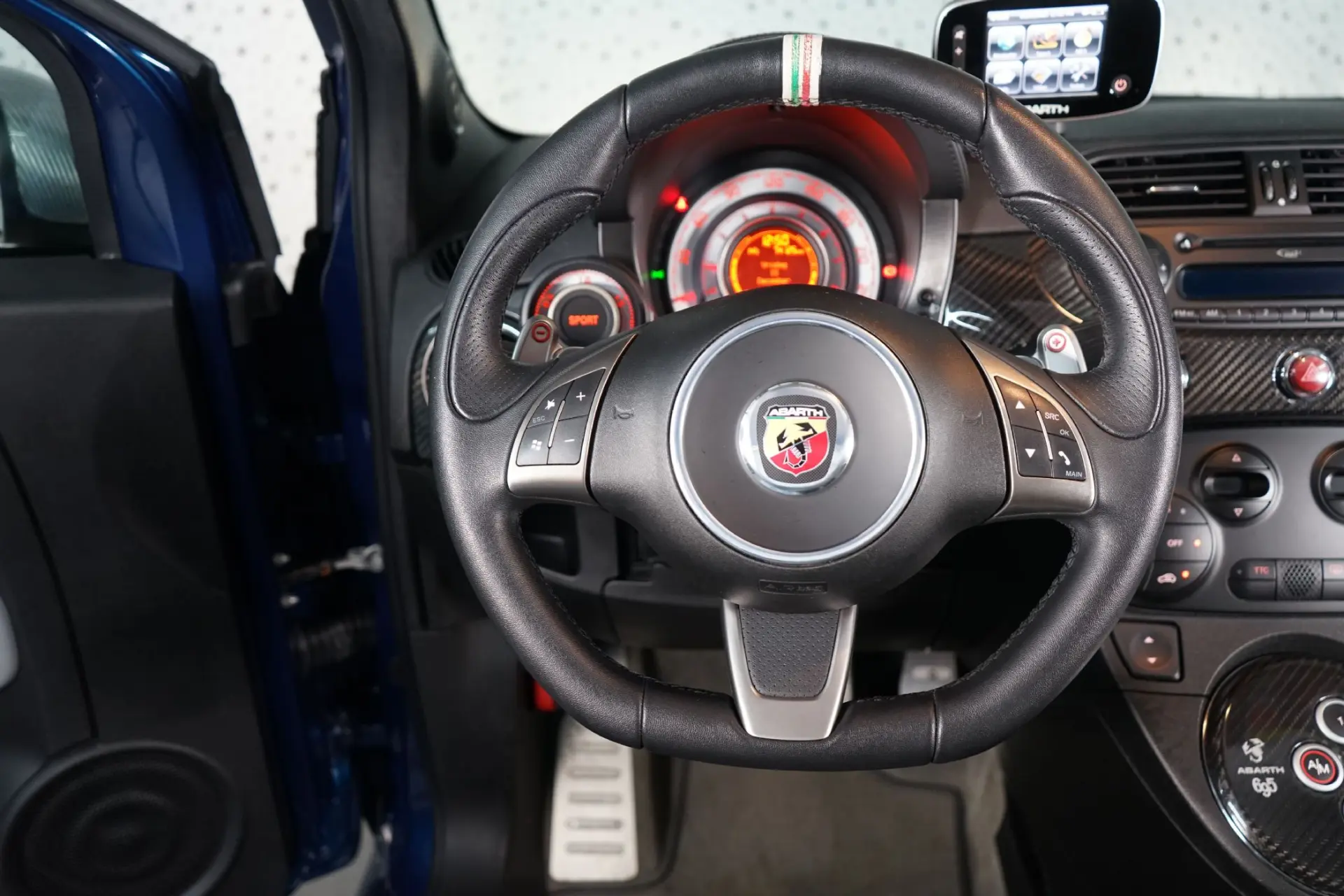 Abarth 695 Outro 23