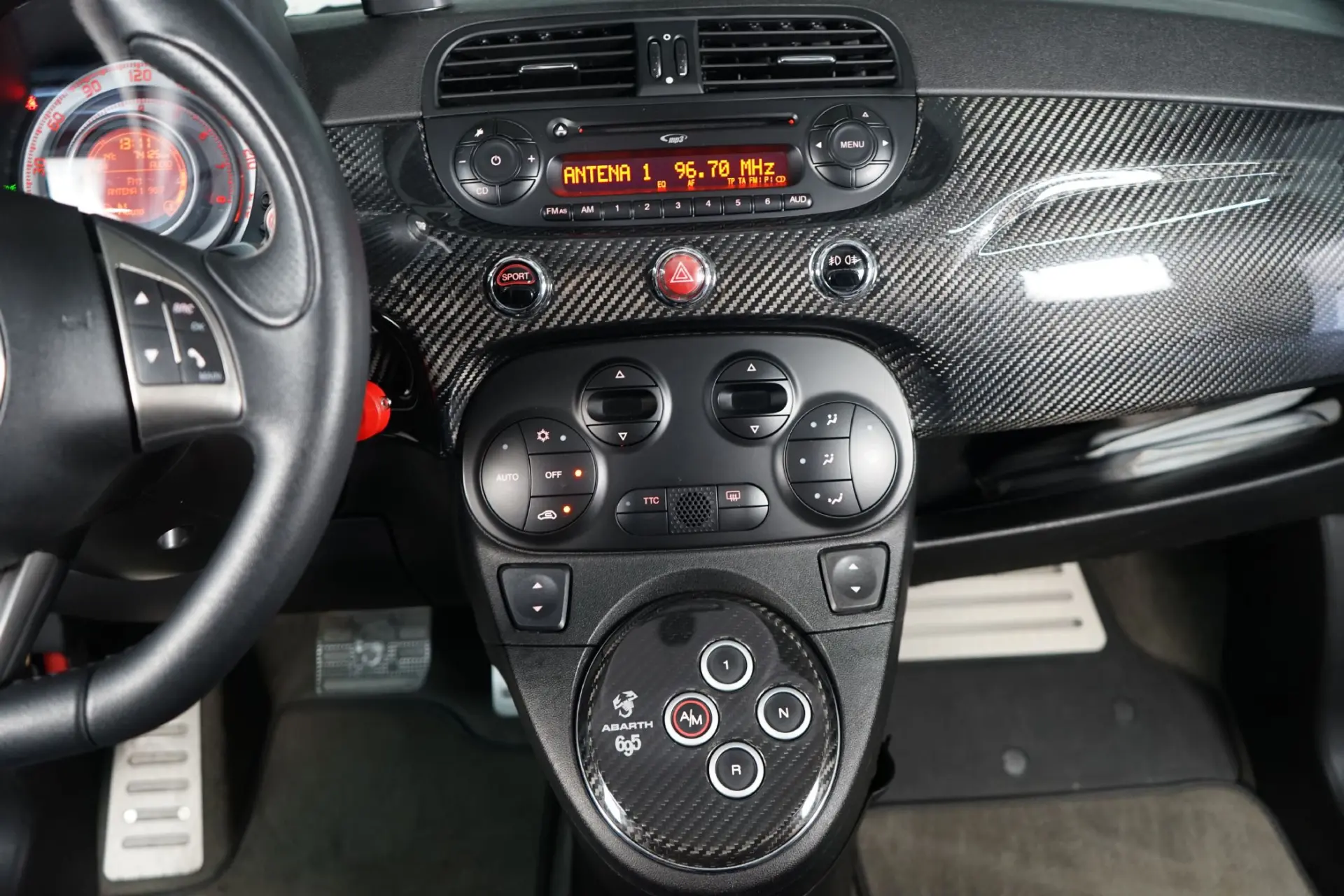 Abarth 695 Outro 29