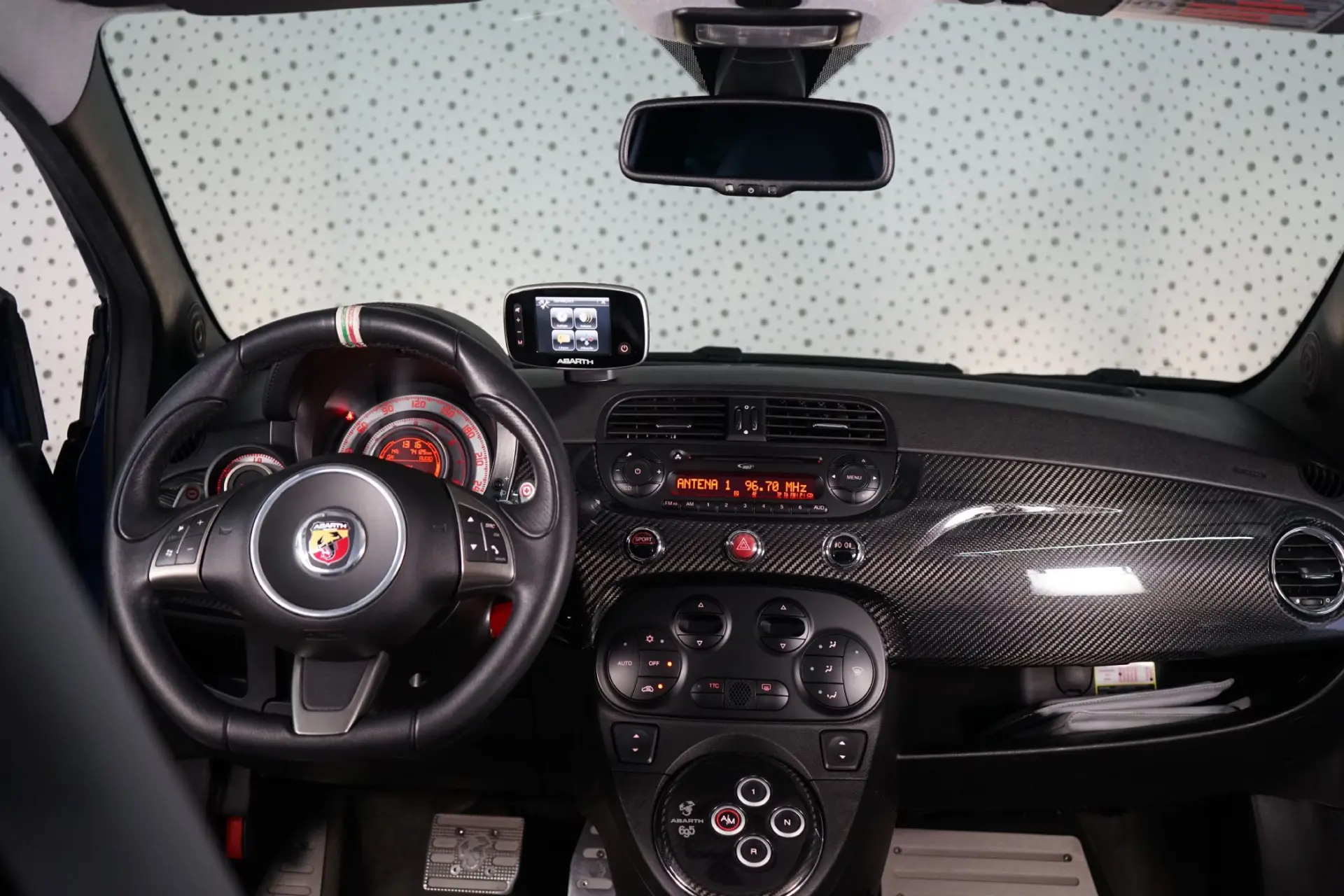 Abarth 695 Outro 34