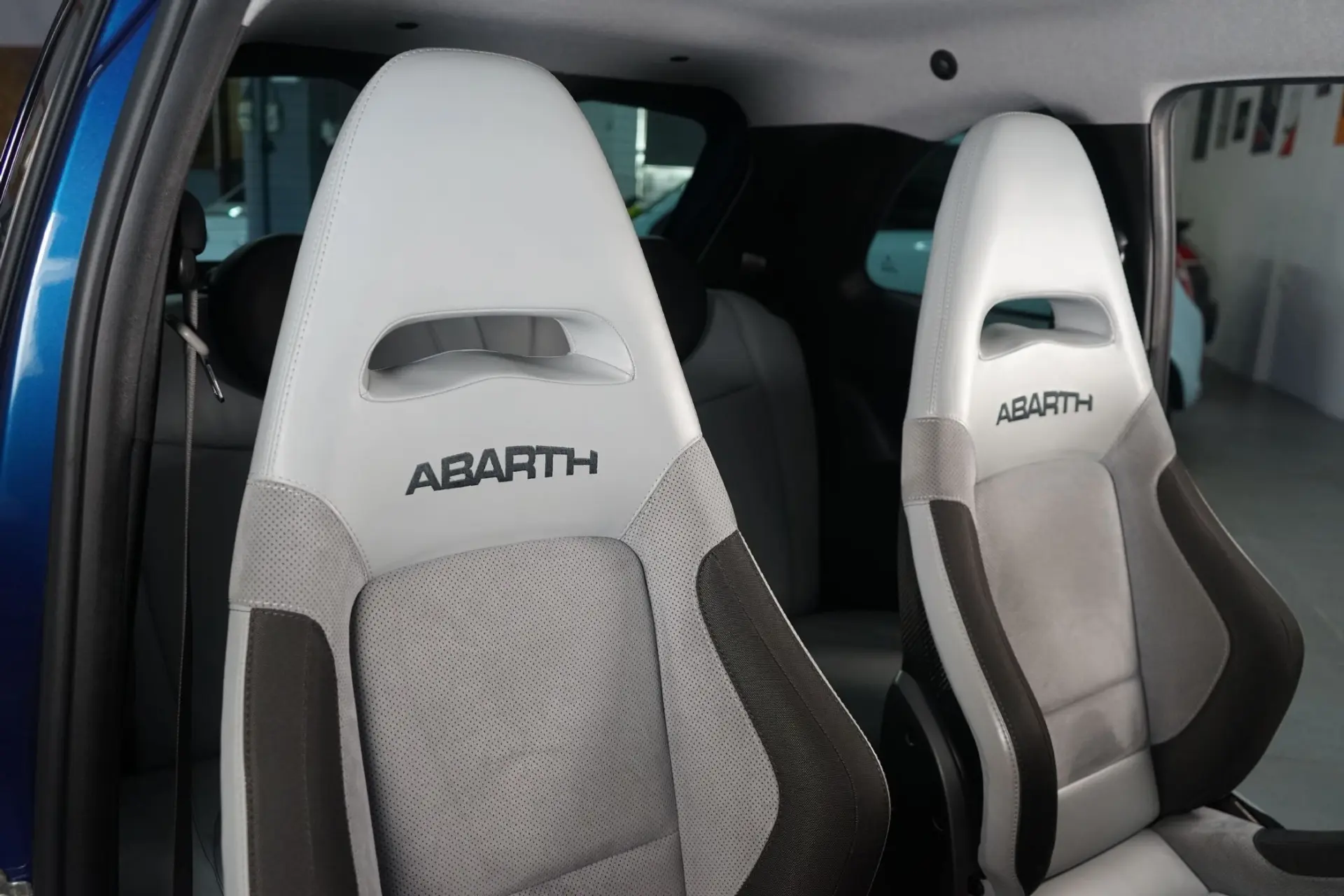 Abarth 695 Outro 48