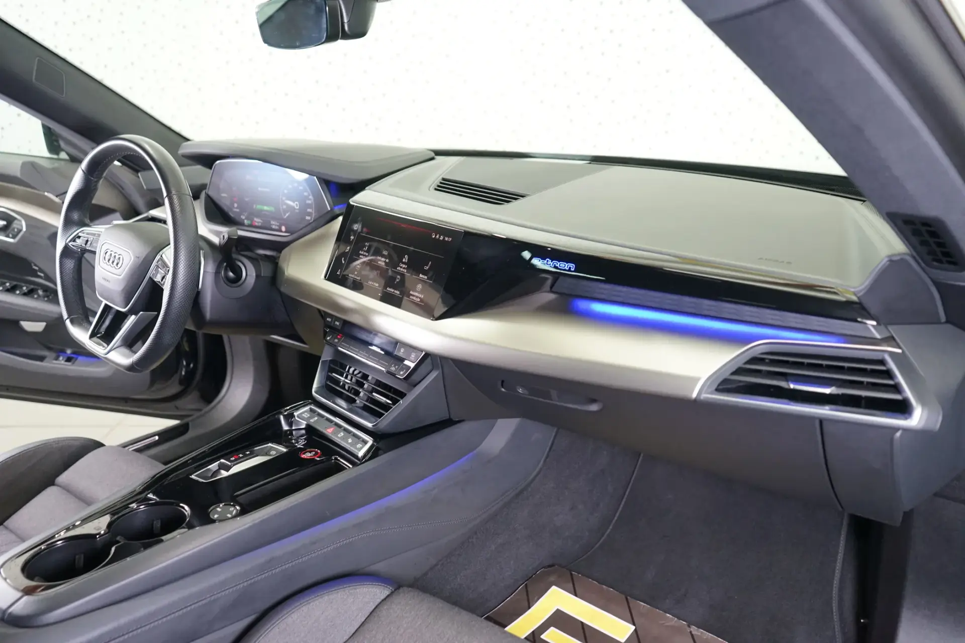 Audi e-tron GT quattro 18