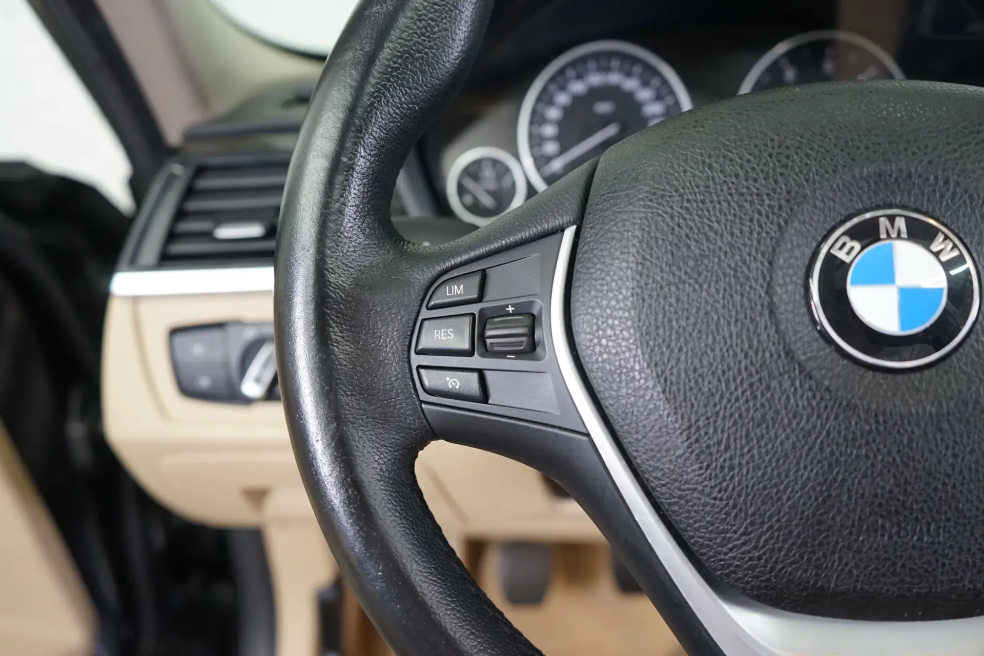 BMW 320 d Line Luxury 24