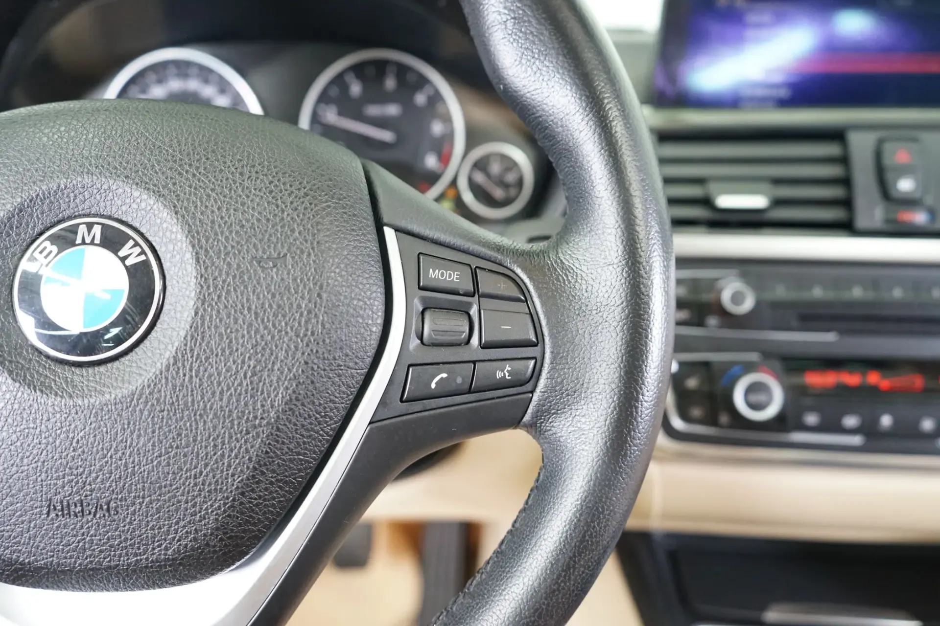 BMW 320 d Line Luxury 25