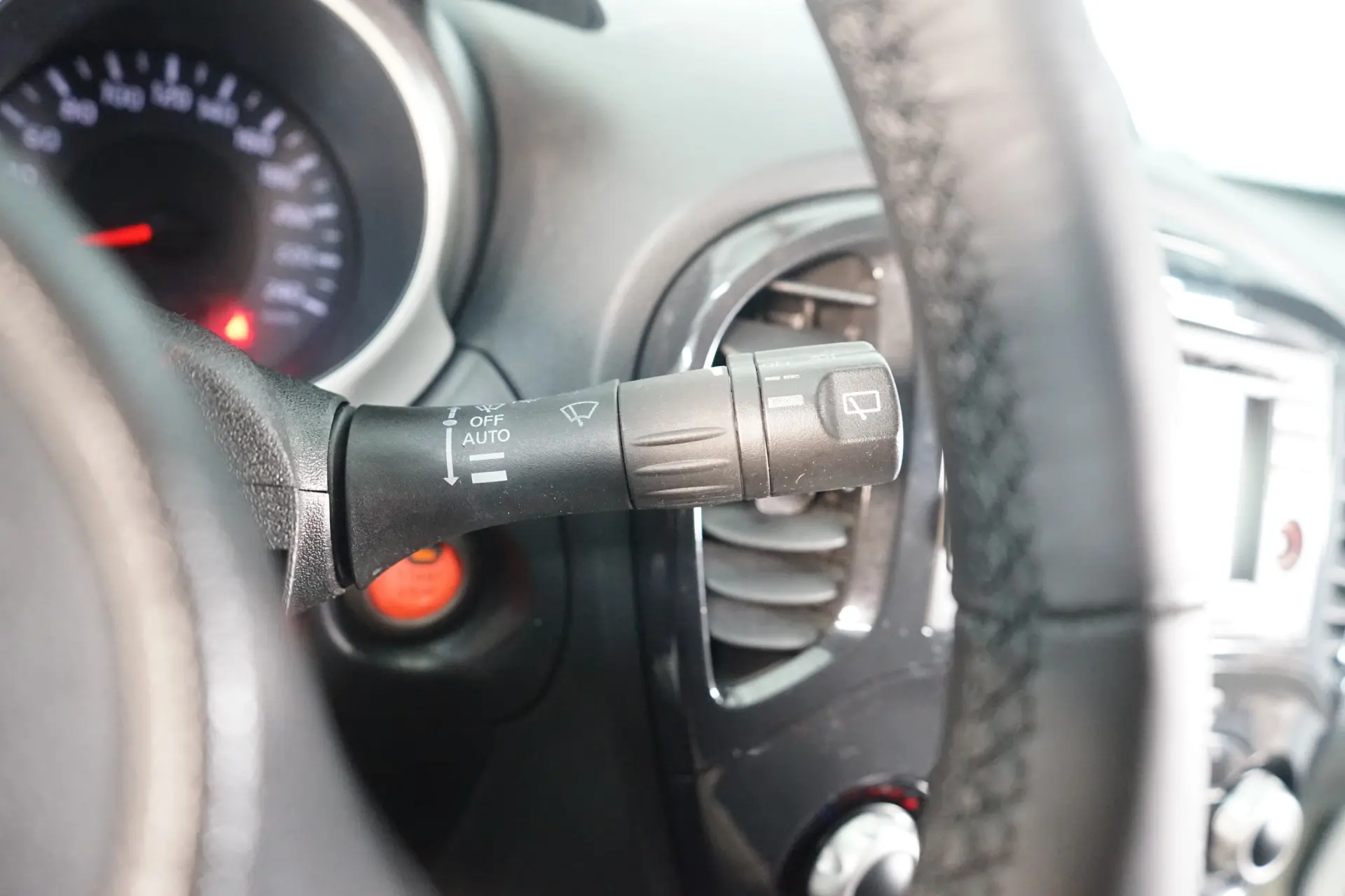 Nissan Juke 1.6 Acenta 23