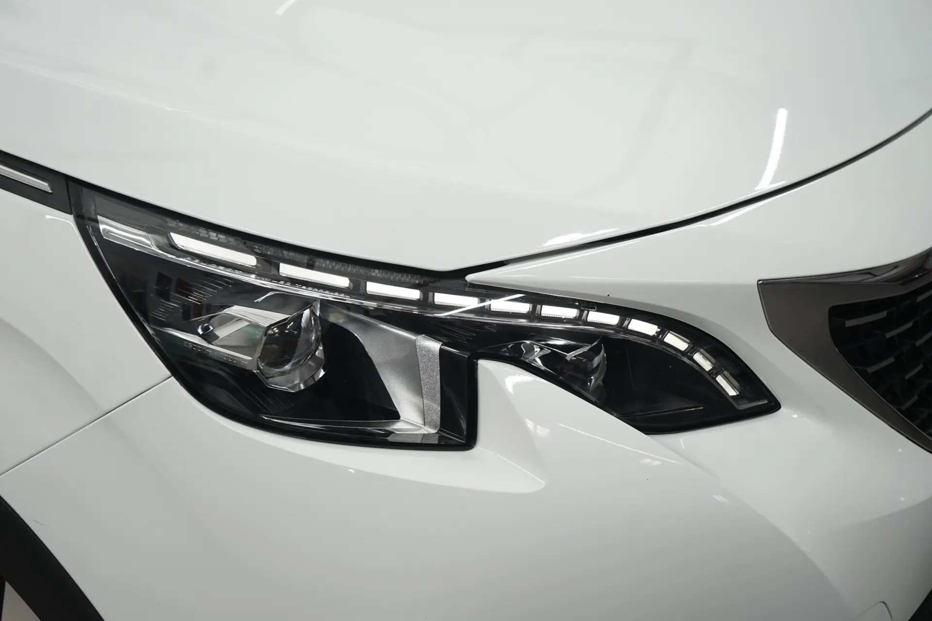 Peugeot 3008 1.2 PureTech Allure Pack EAT8 9