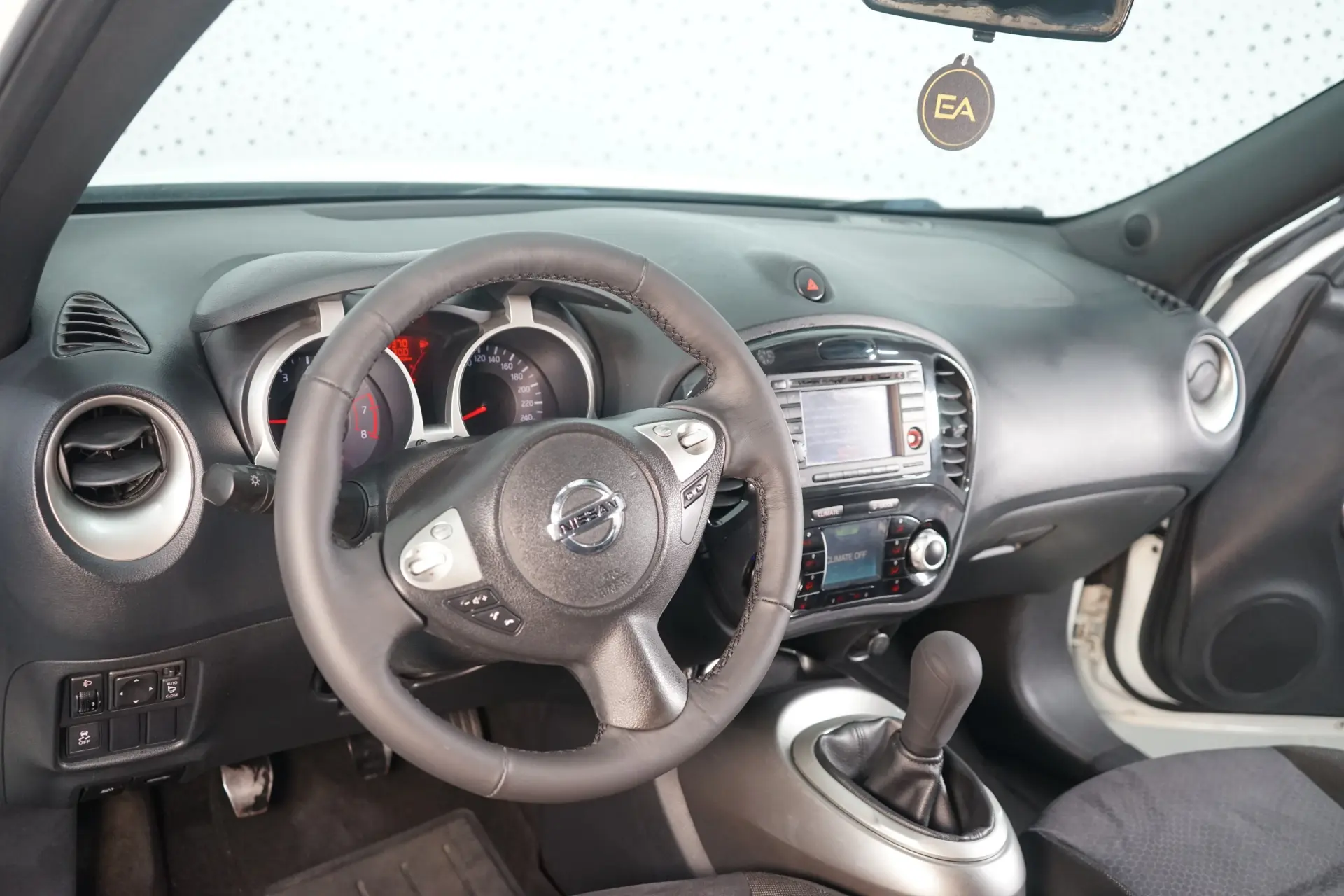 Nissan Juke 1.6 Acenta 12