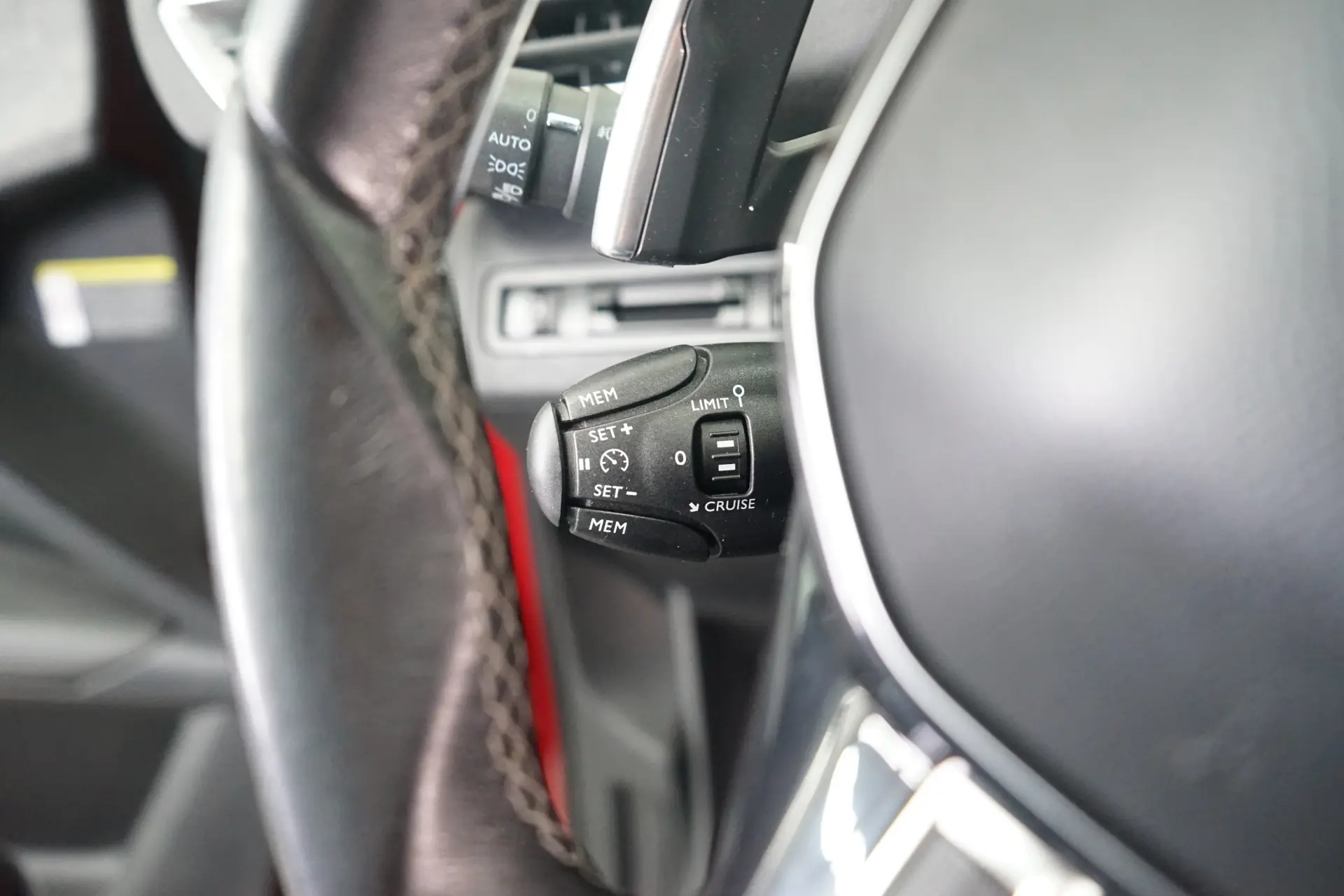 Peugeot 3008 1.2 PureTech Allure EAT8 23