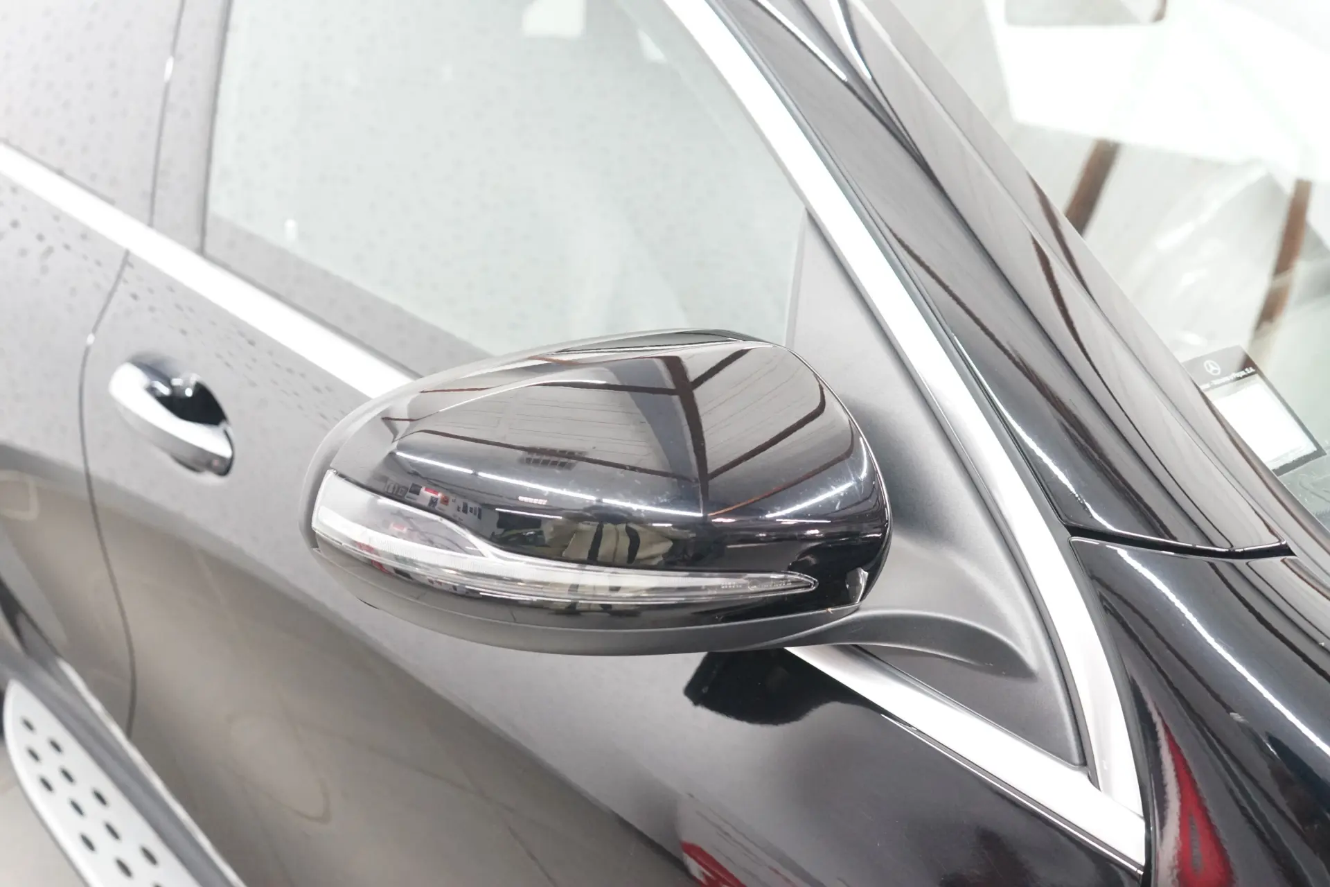 Mercedes-Benz EQC 400 4Matic 12
