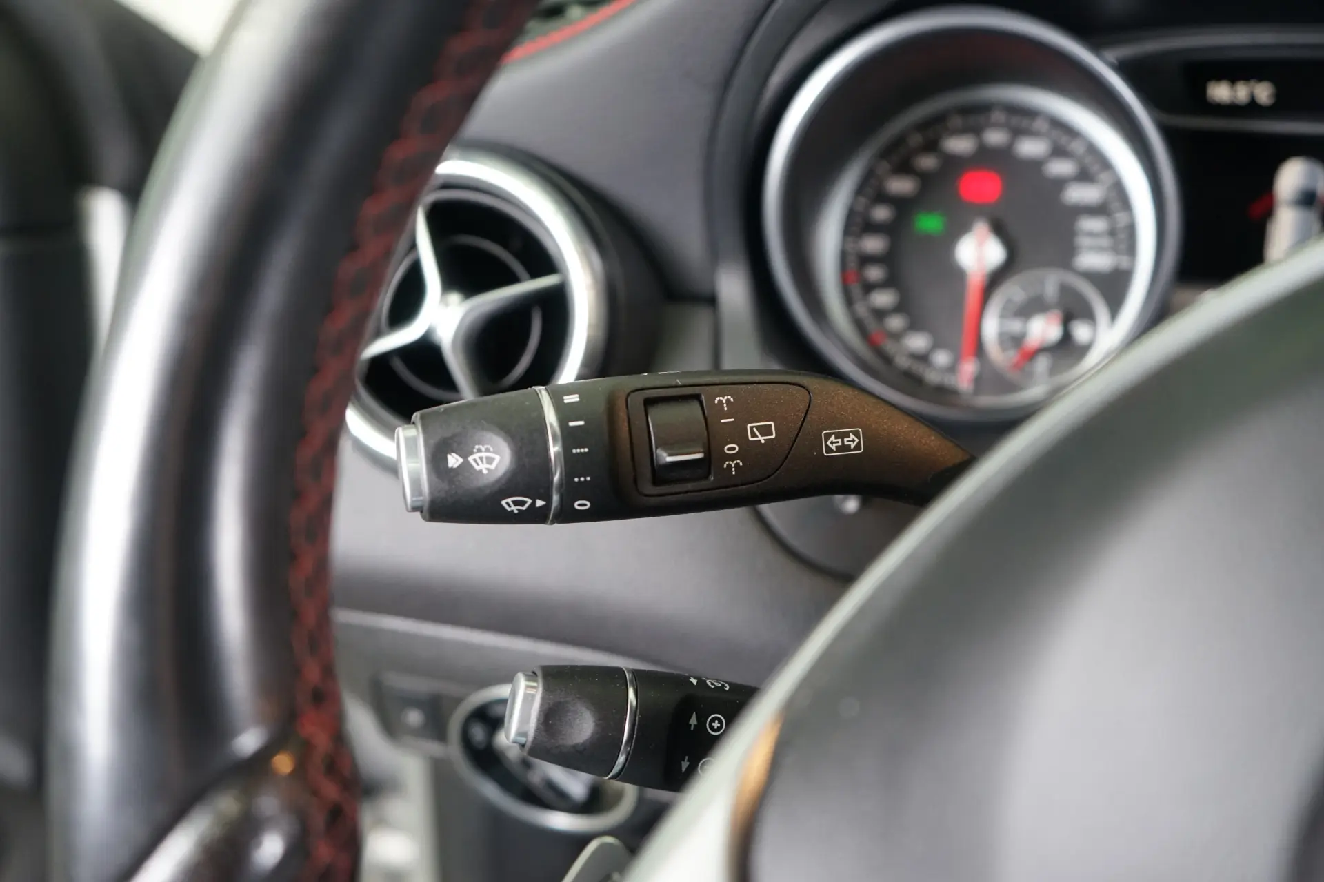 Mercedes-Benz CLA 180 d Shooting Brake AMG Line Aut. 25