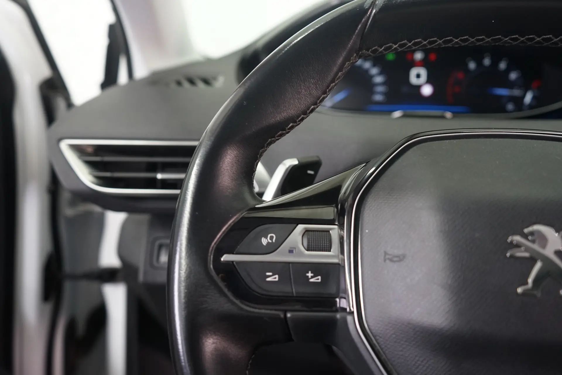 Peugeot 3008 1.2 PureTech Allure Pack EAT8 19