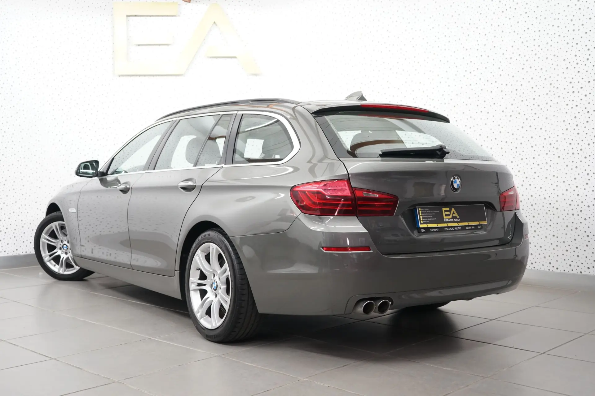 BMW 520 d Exclusive Auto 129g 4