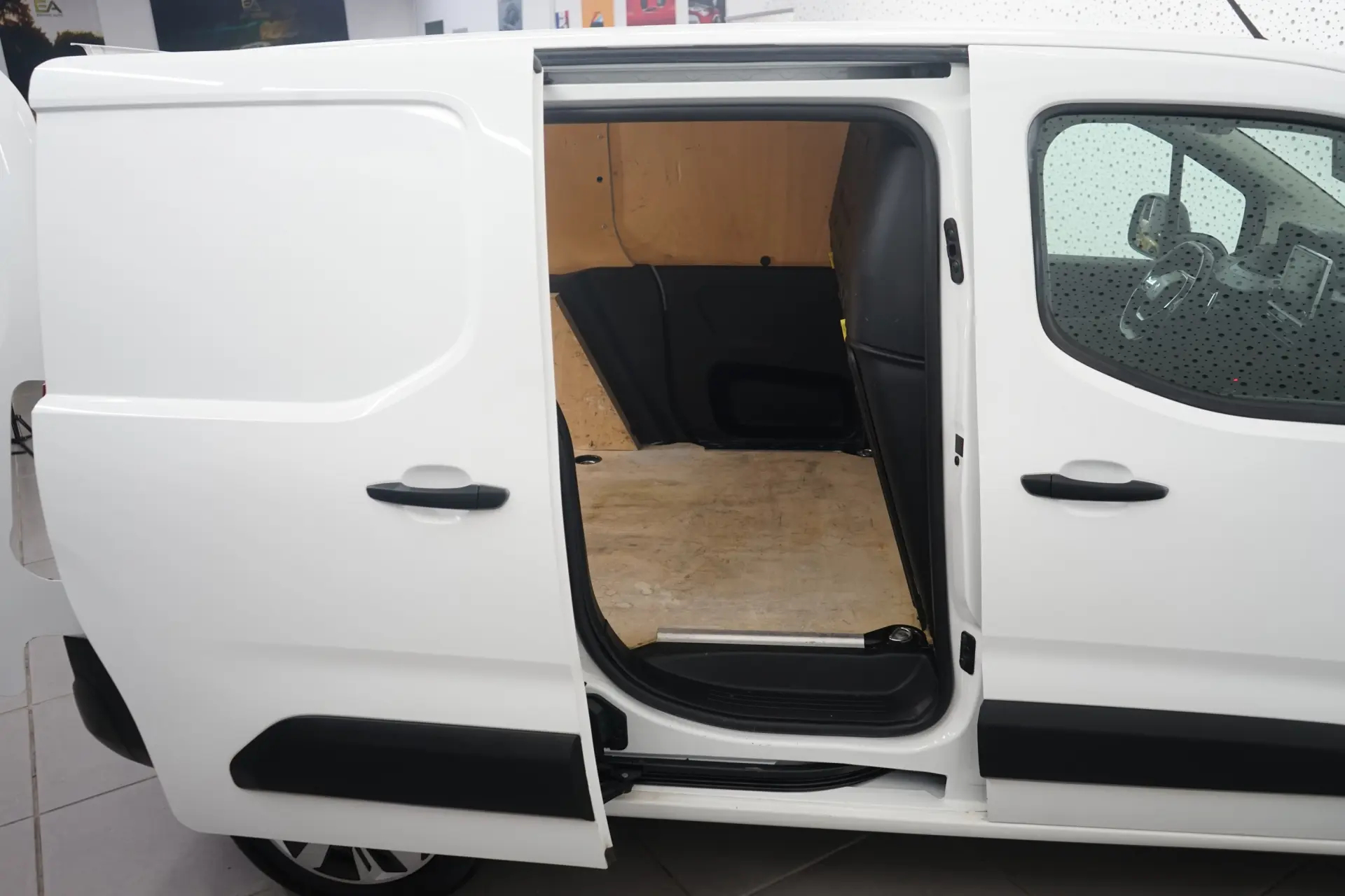 Peugeot Partner 1.5 Blue-HDI Asphalt L1 EAT8 41