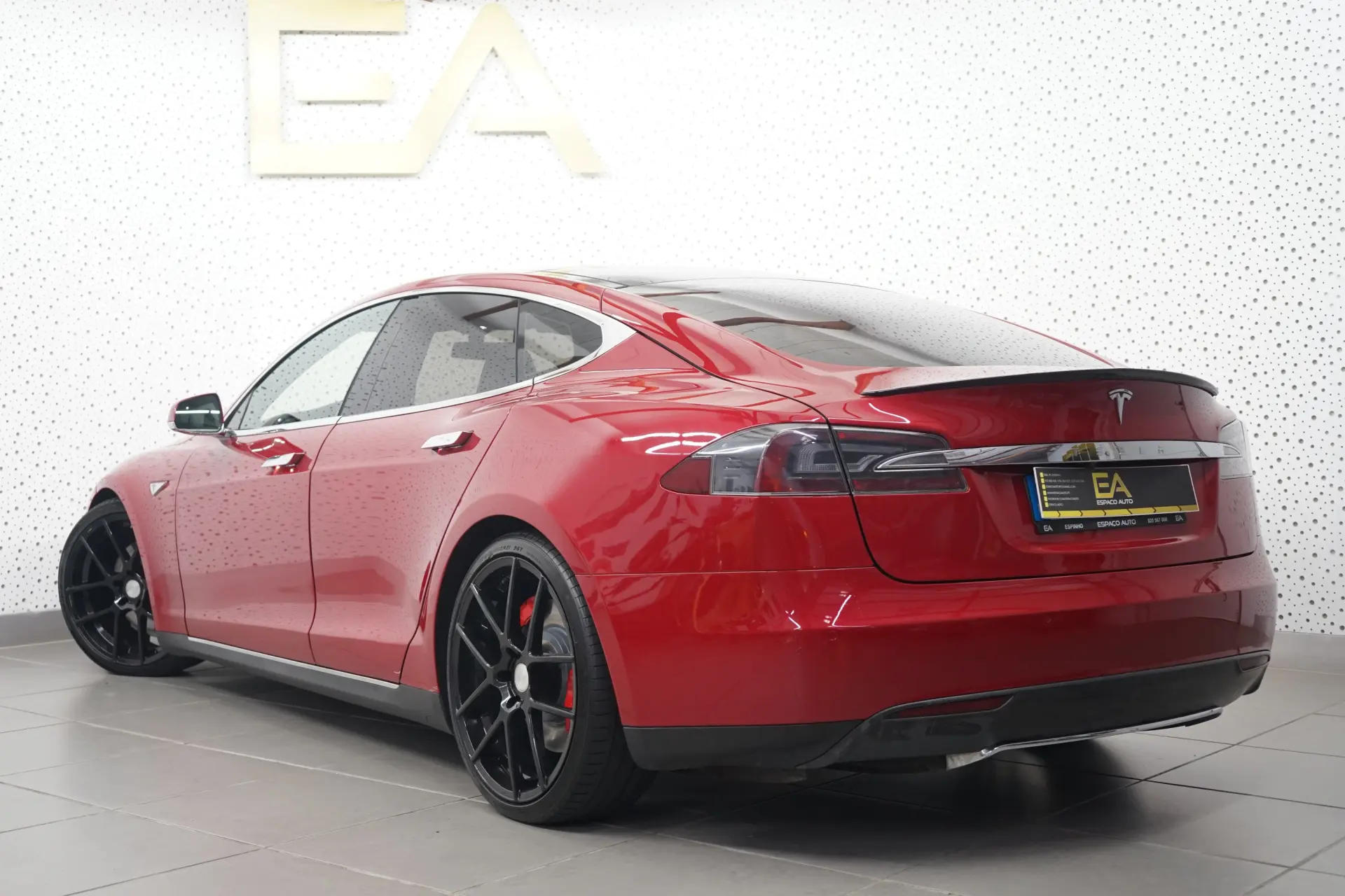 Tesla Model S 85 4