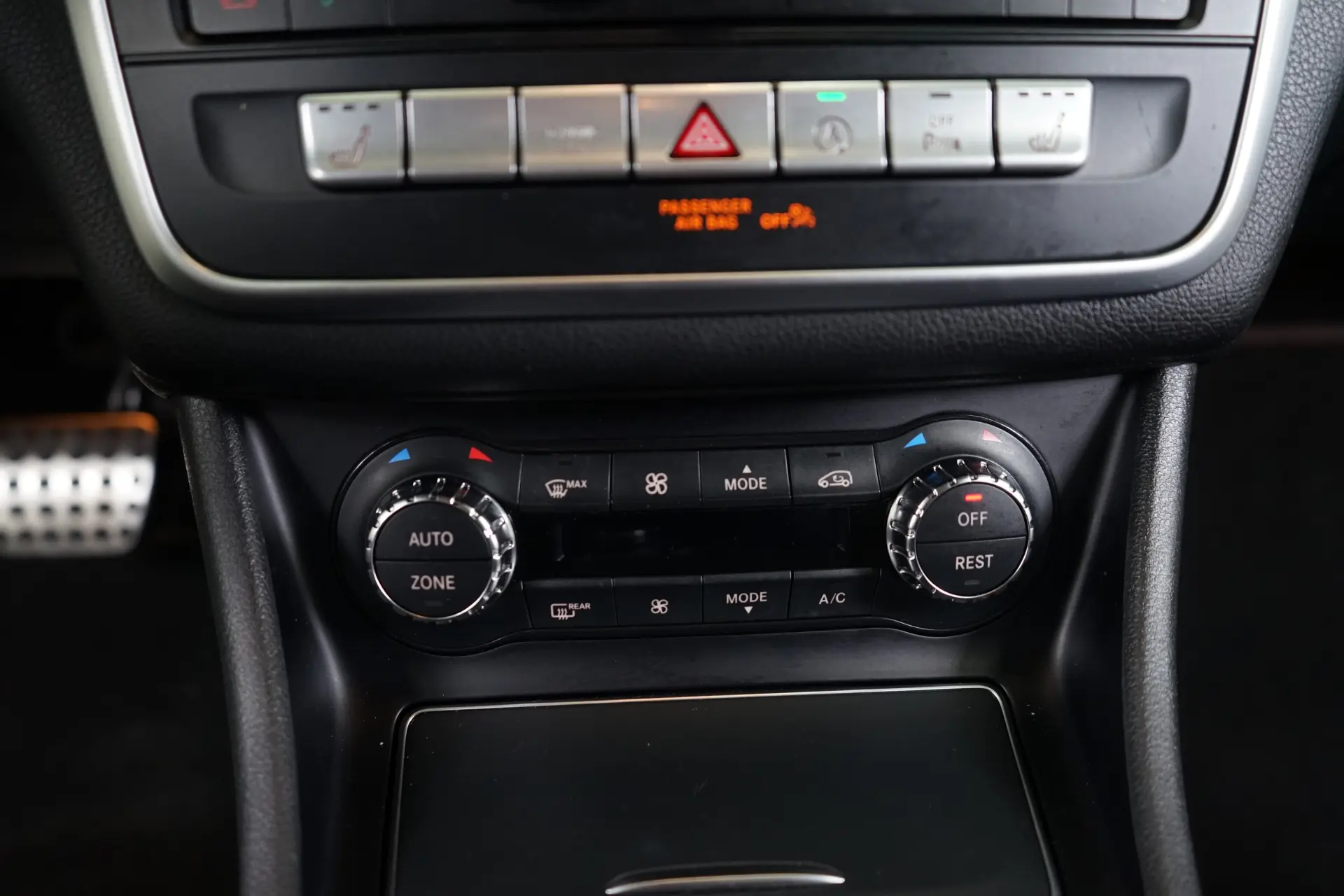 Mercedes-Benz CLA 180 d Shooting Brake AMG Line Aut. 33