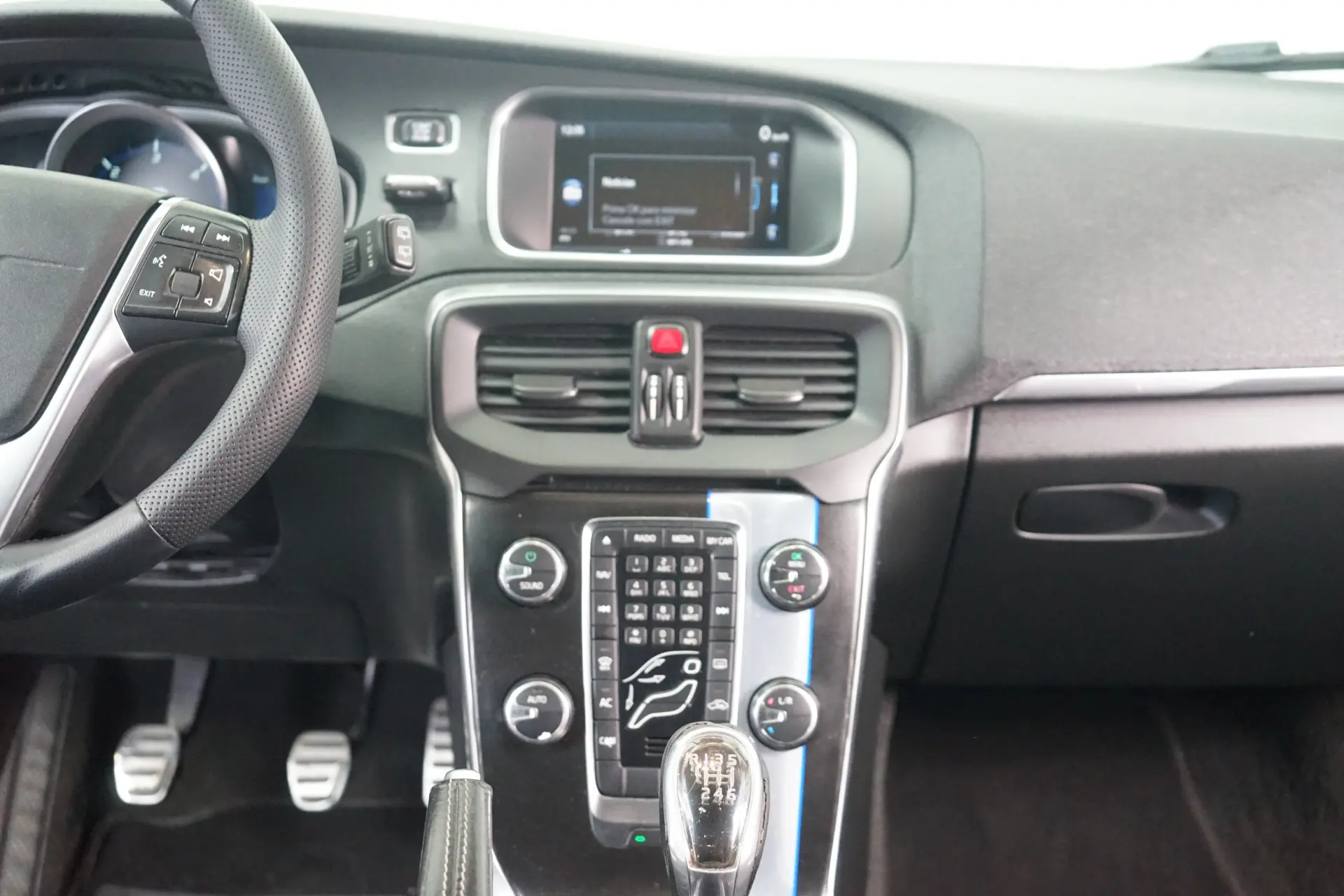 Volvo V40 1.6 D2 R-Design Momentum 26
