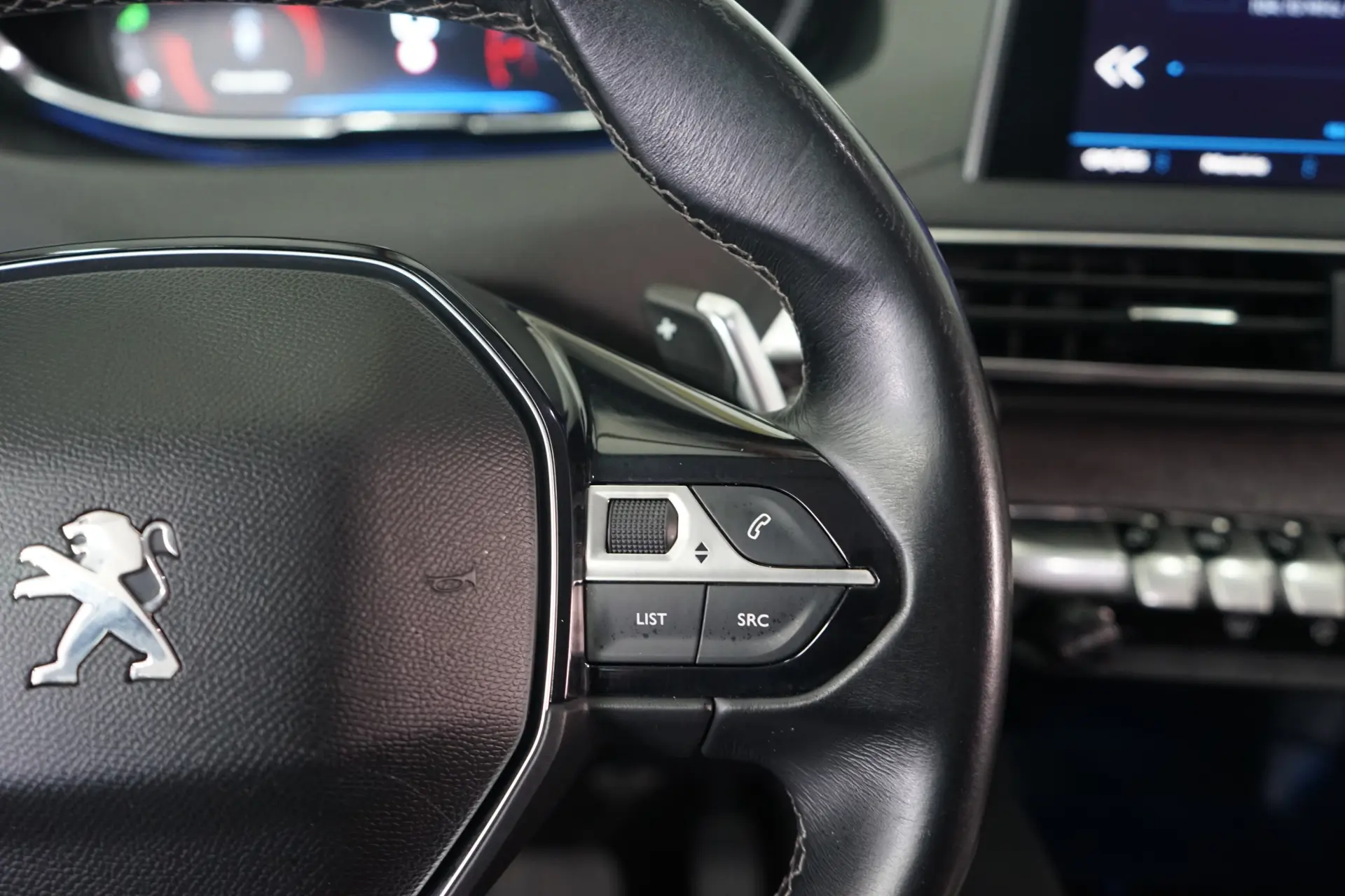 Peugeot 3008 1.2 PureTech Allure EAT8 21