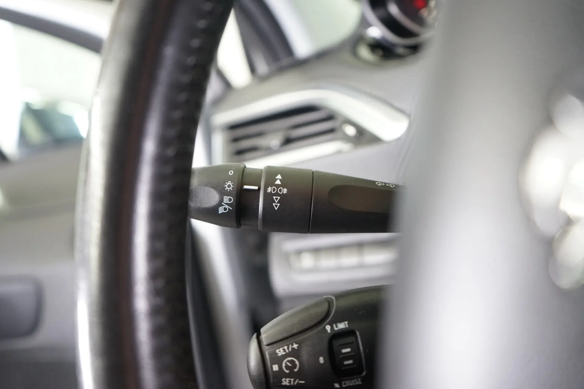 Peugeot 208 1.6 BlueHDi Active 25