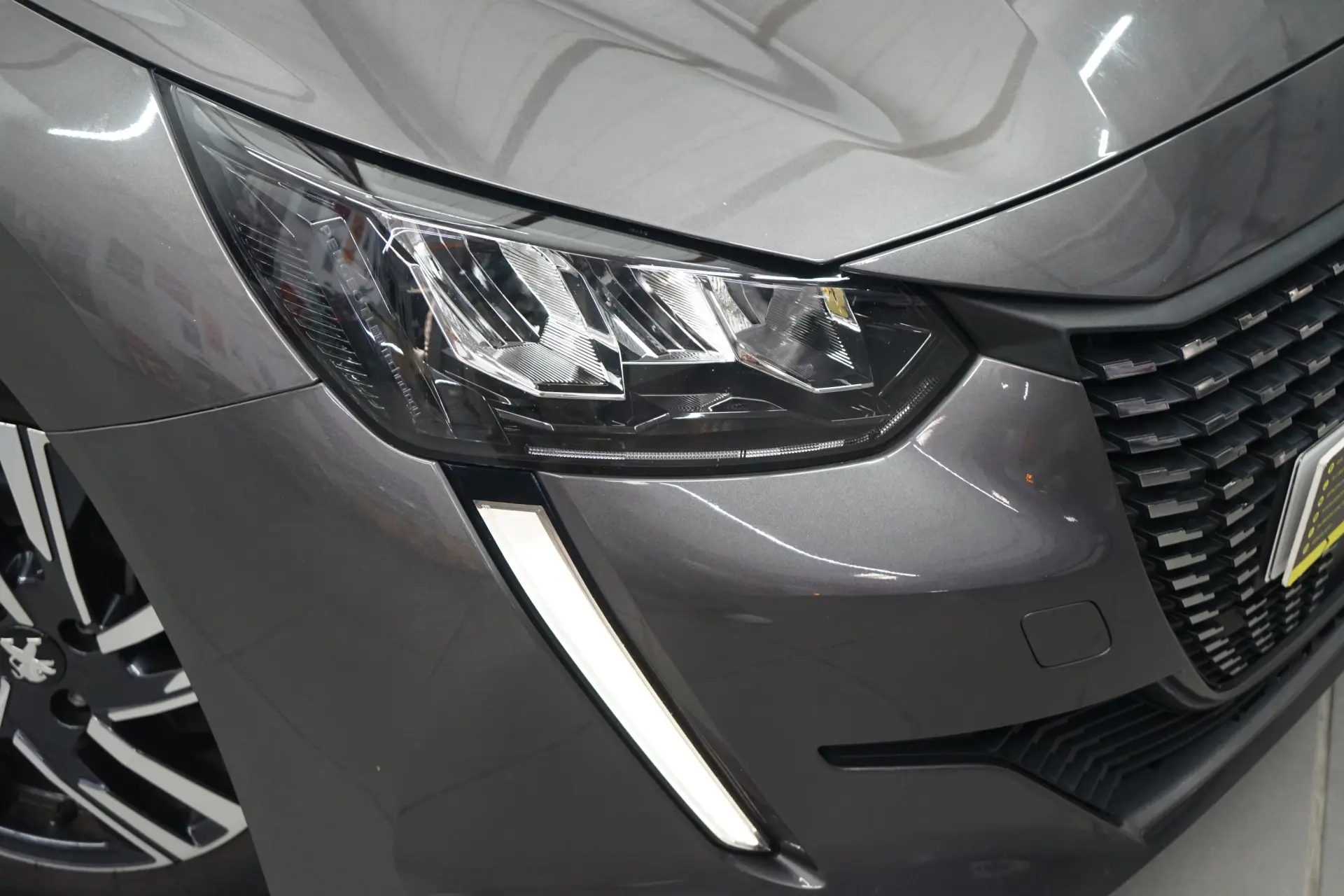 Peugeot 208 1.2 PureTech Allure 9