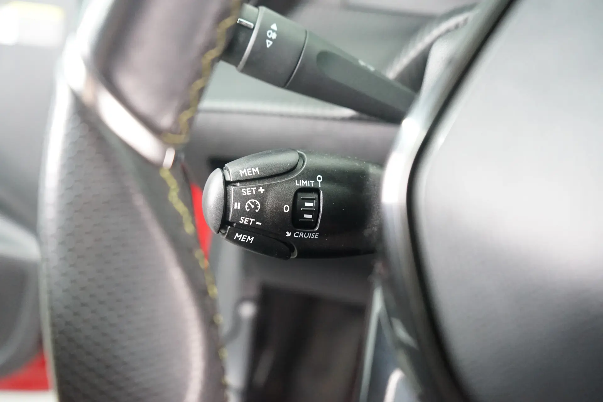 Peugeot 208 1.2 PureTech Allure Pack 26
