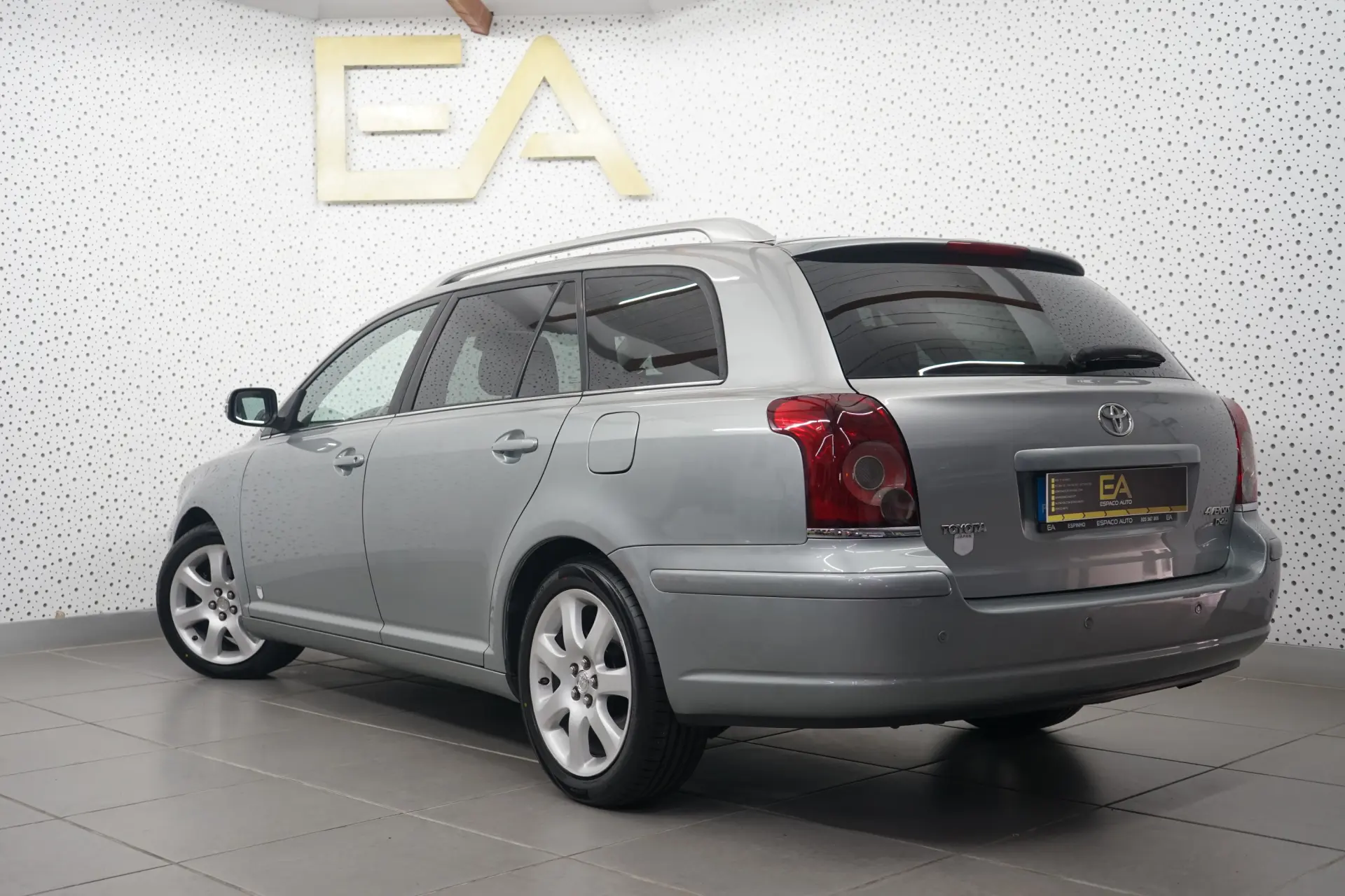 Toyota Avensis SW 2.0 D-4D Exclusive 6