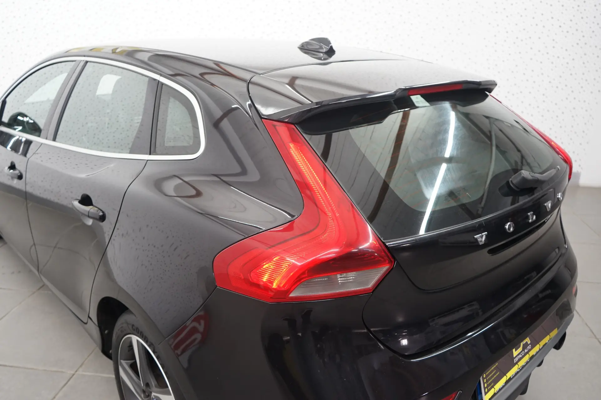 Volvo V40 1.6 D2 R-Design Momentum 12