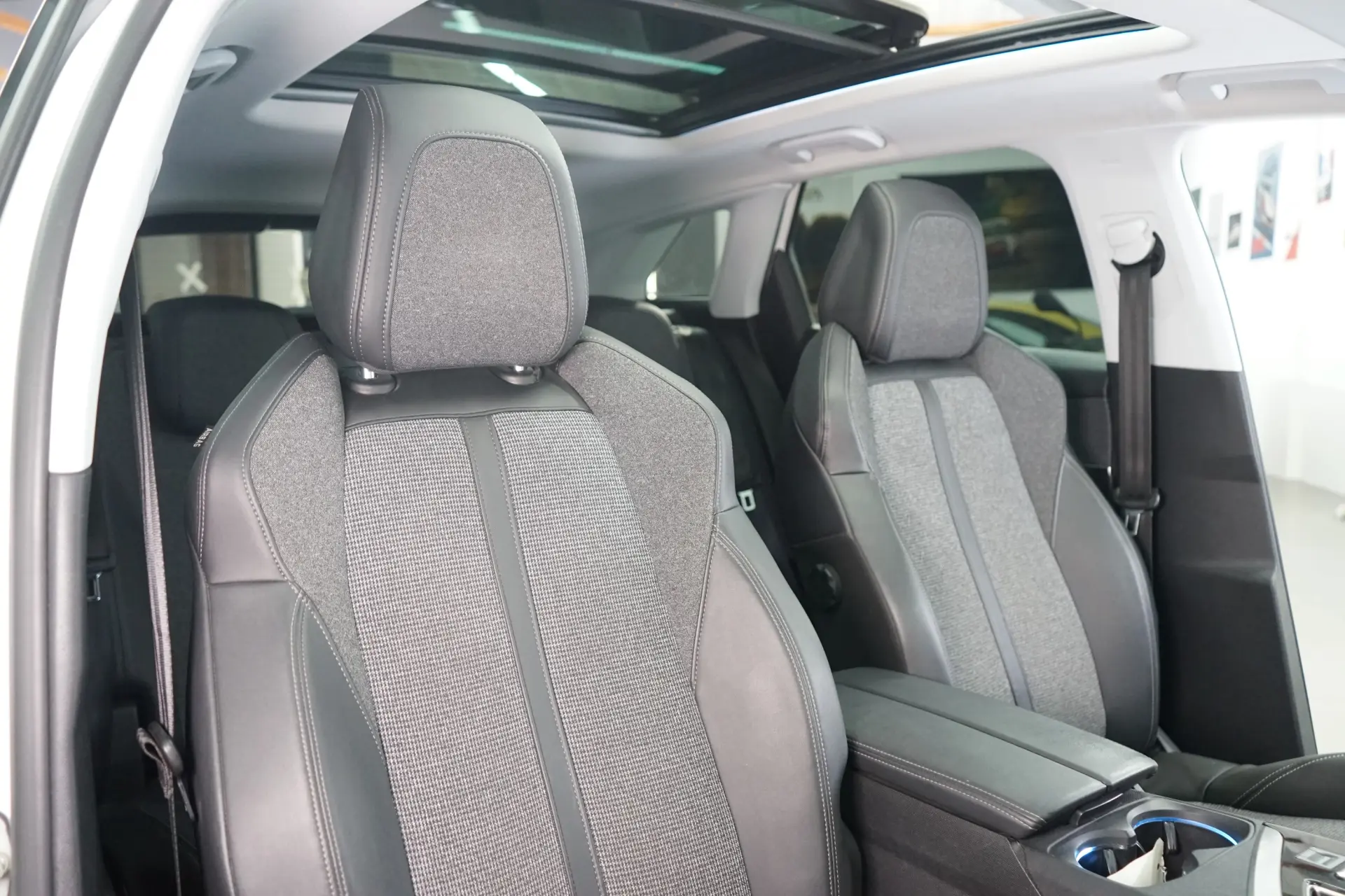 Peugeot 3008 1.2 PureTech Allure Pack EAT8 36