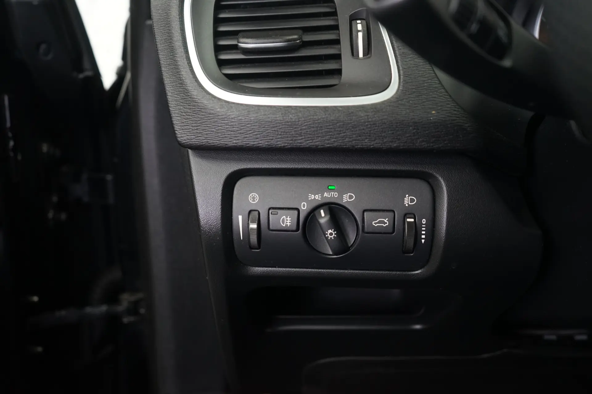 Volvo V40 1.6 D2 R-Design Momentum 25