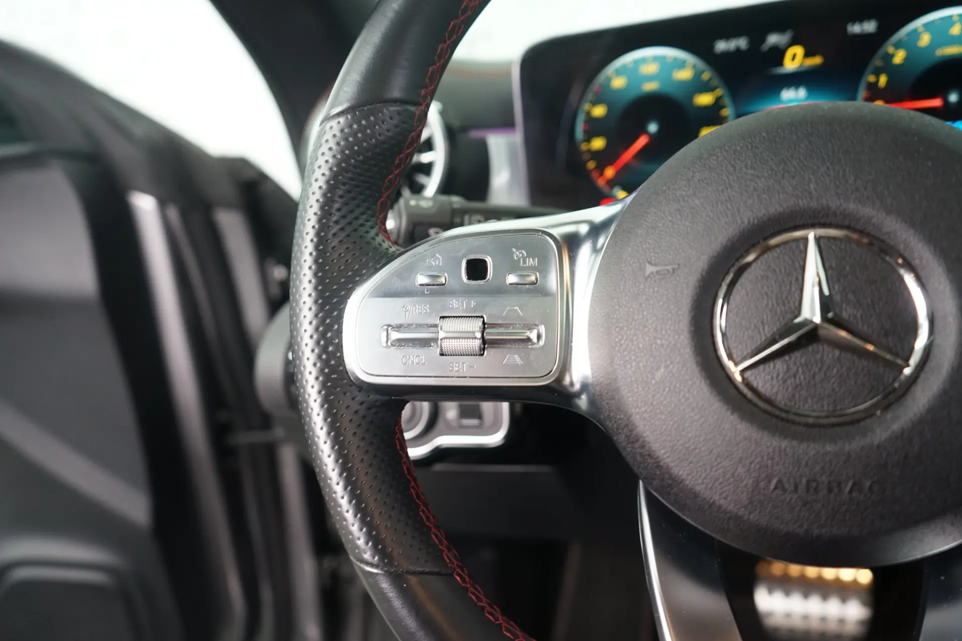 Mercedes-Benz CLA 250 e AMG Line 22