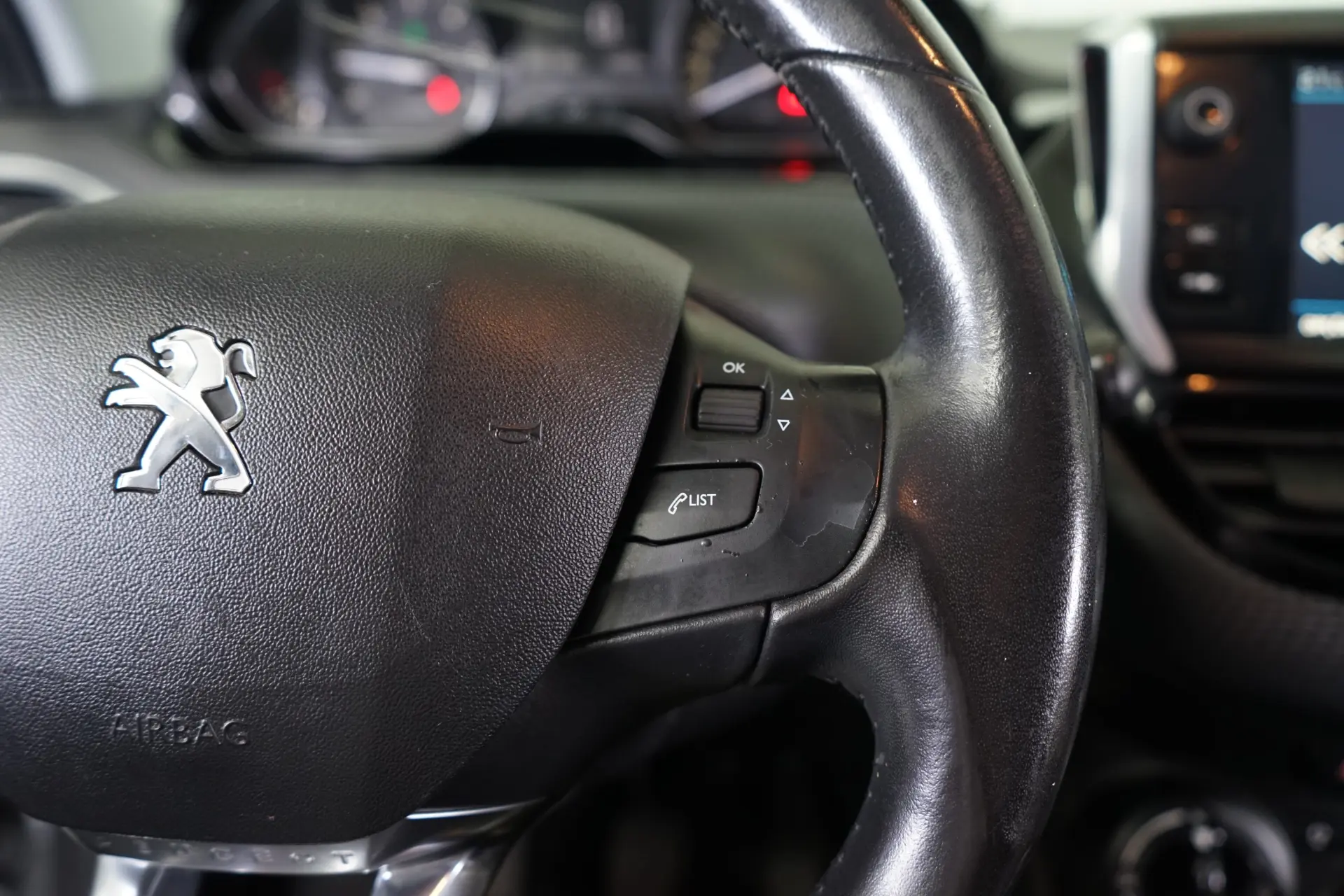 Peugeot 208 1.6 BlueHDi Active 23