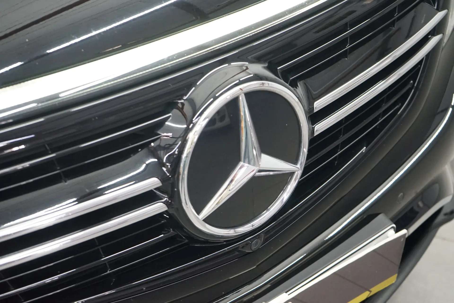 Mercedes-Benz EQC 400 4Matic 8
