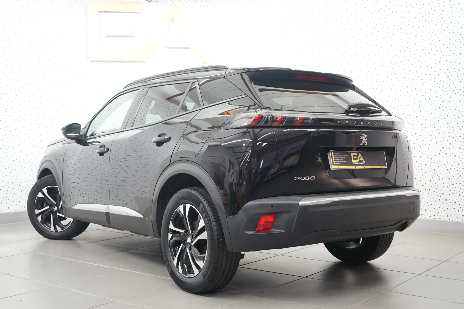Peugeot 2008 1.2 PureTech Allure 4