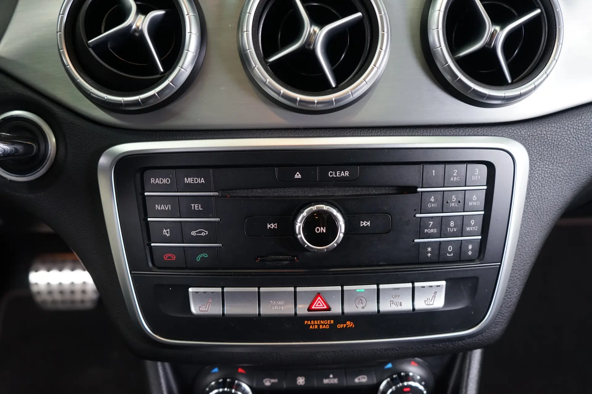 Mercedes-Benz CLA 180 d Shooting Brake AMG Line Aut. 34