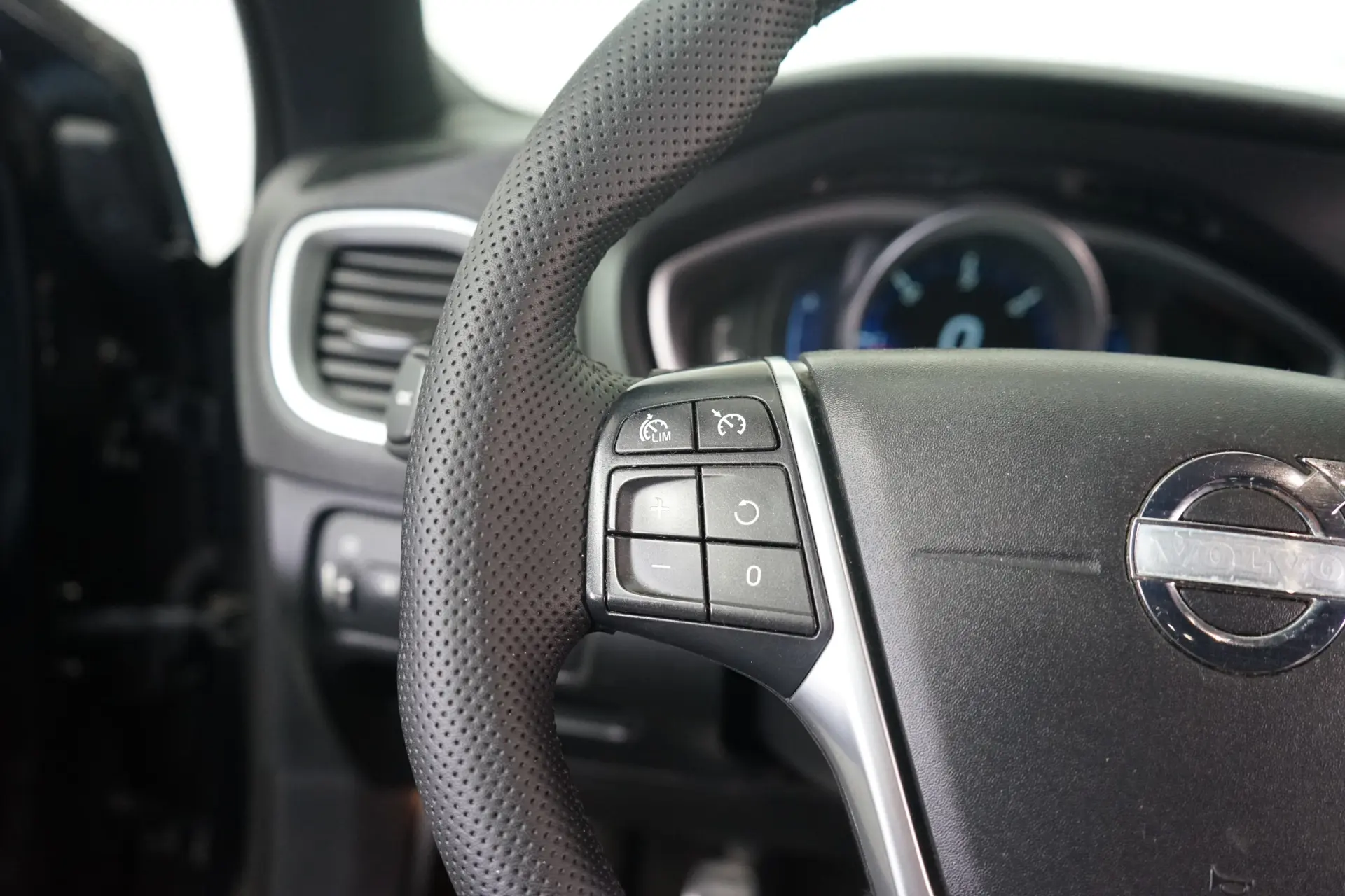 Volvo V40 1.6 D2 R-Design Momentum 19