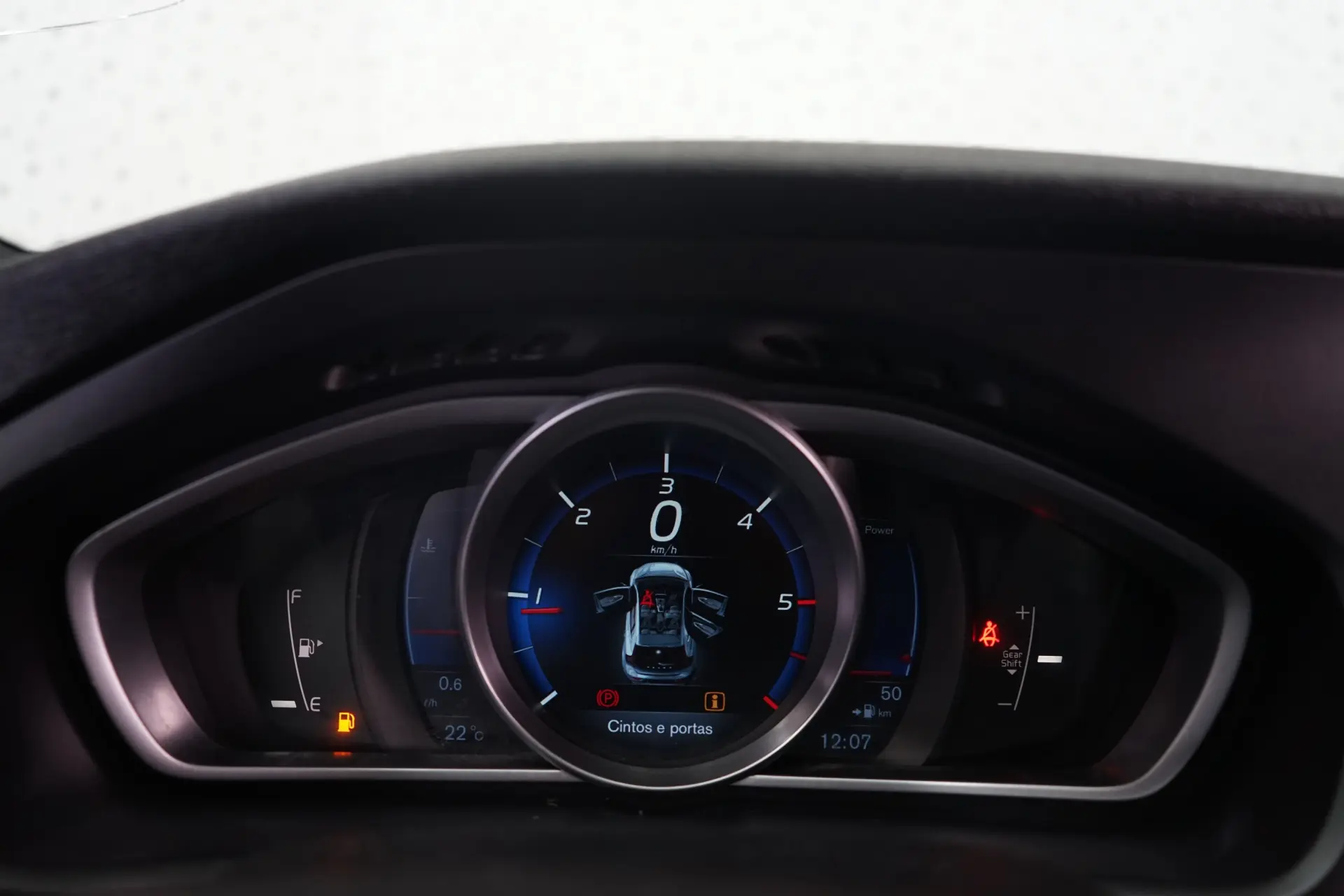 Volvo V40 1.6 D2 R-Design Momentum 23