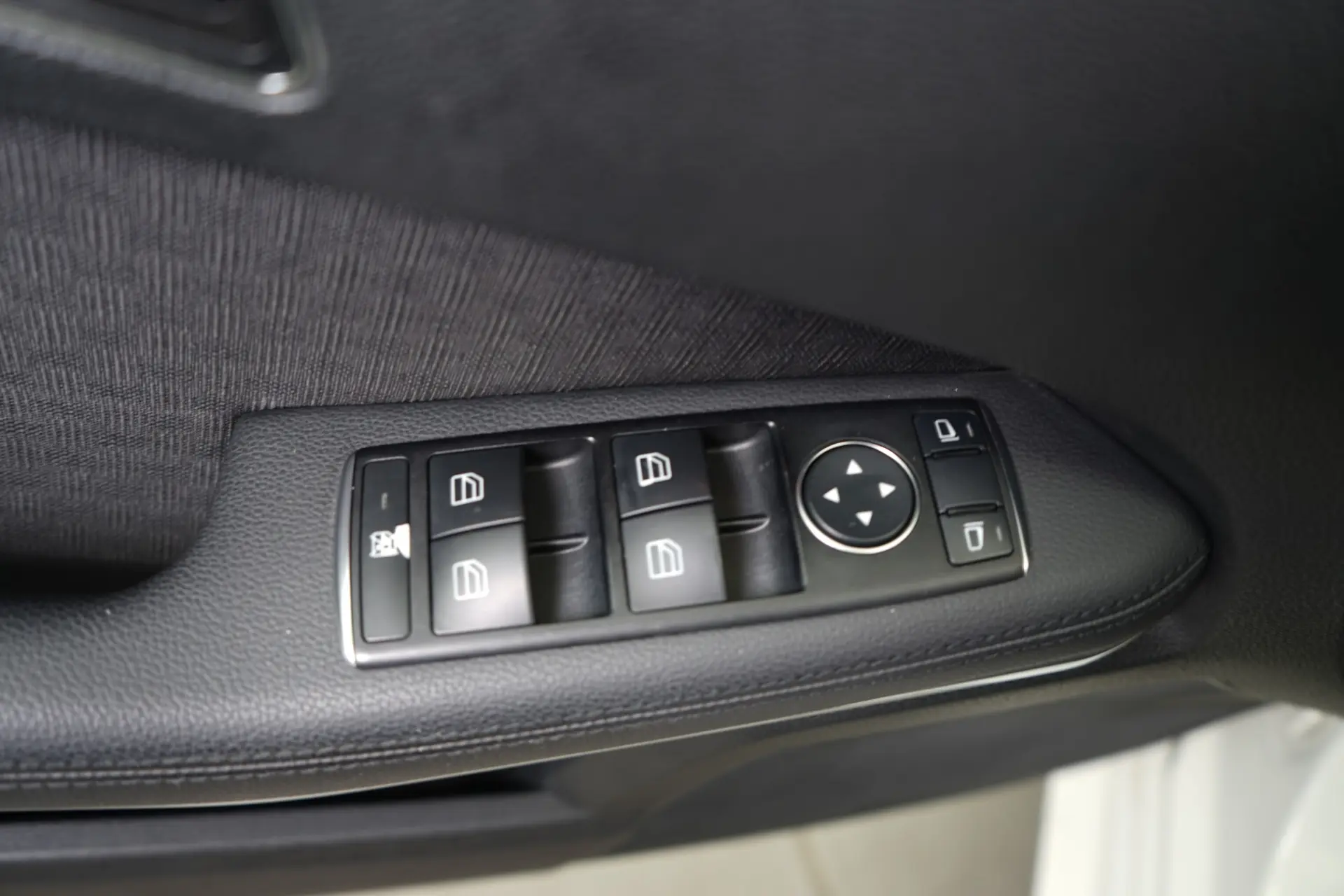 Mercedes-Benz E 250 CDi Elegance BlueEfficiency Auto. 20