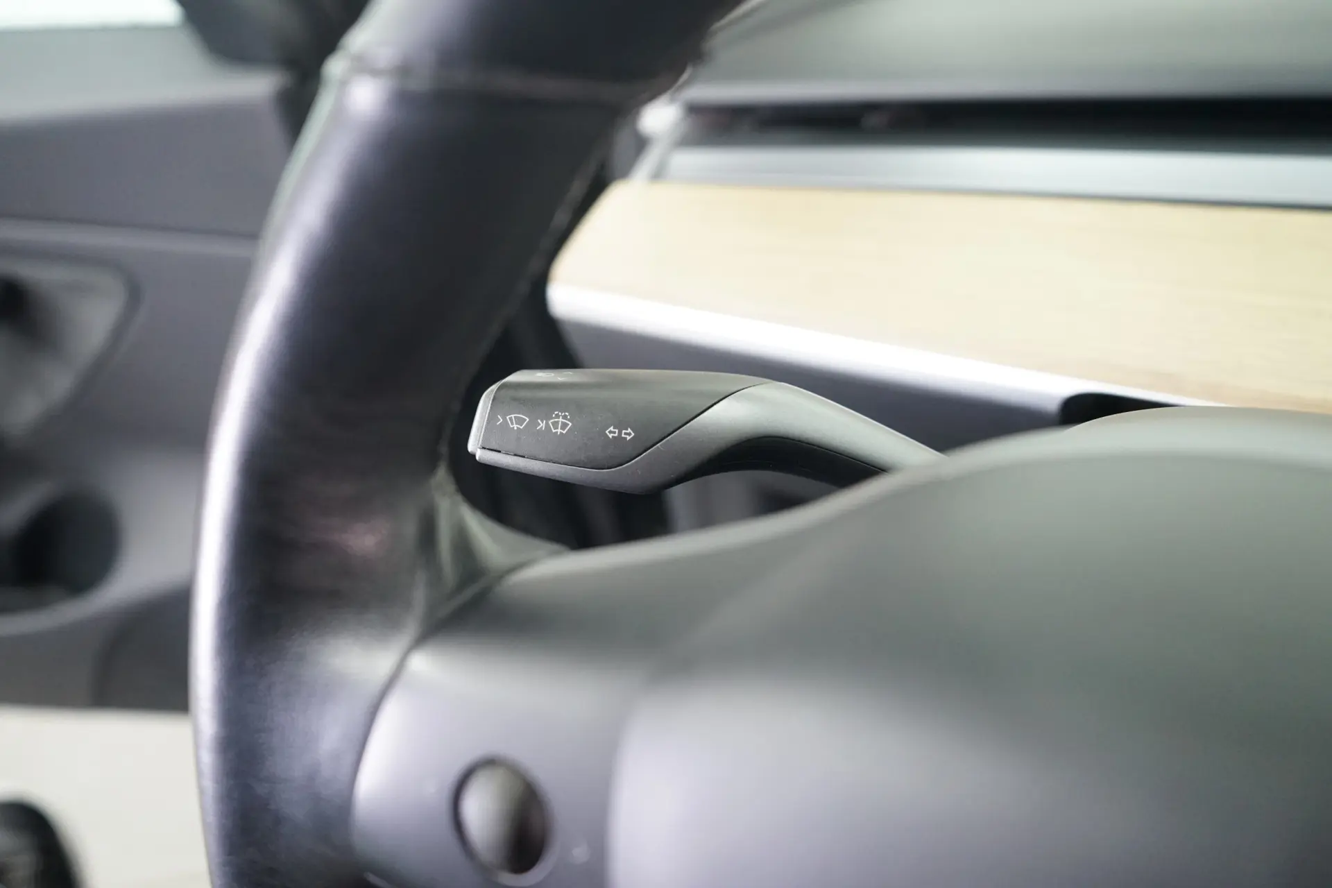Tesla Model 3 Standard Range Plus RWD 16