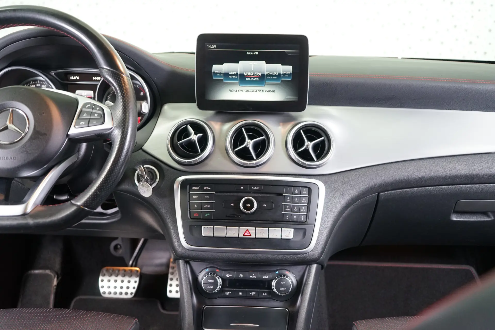 Mercedes-Benz CLA 180 d Shooting Brake AMG Line Aut. 31