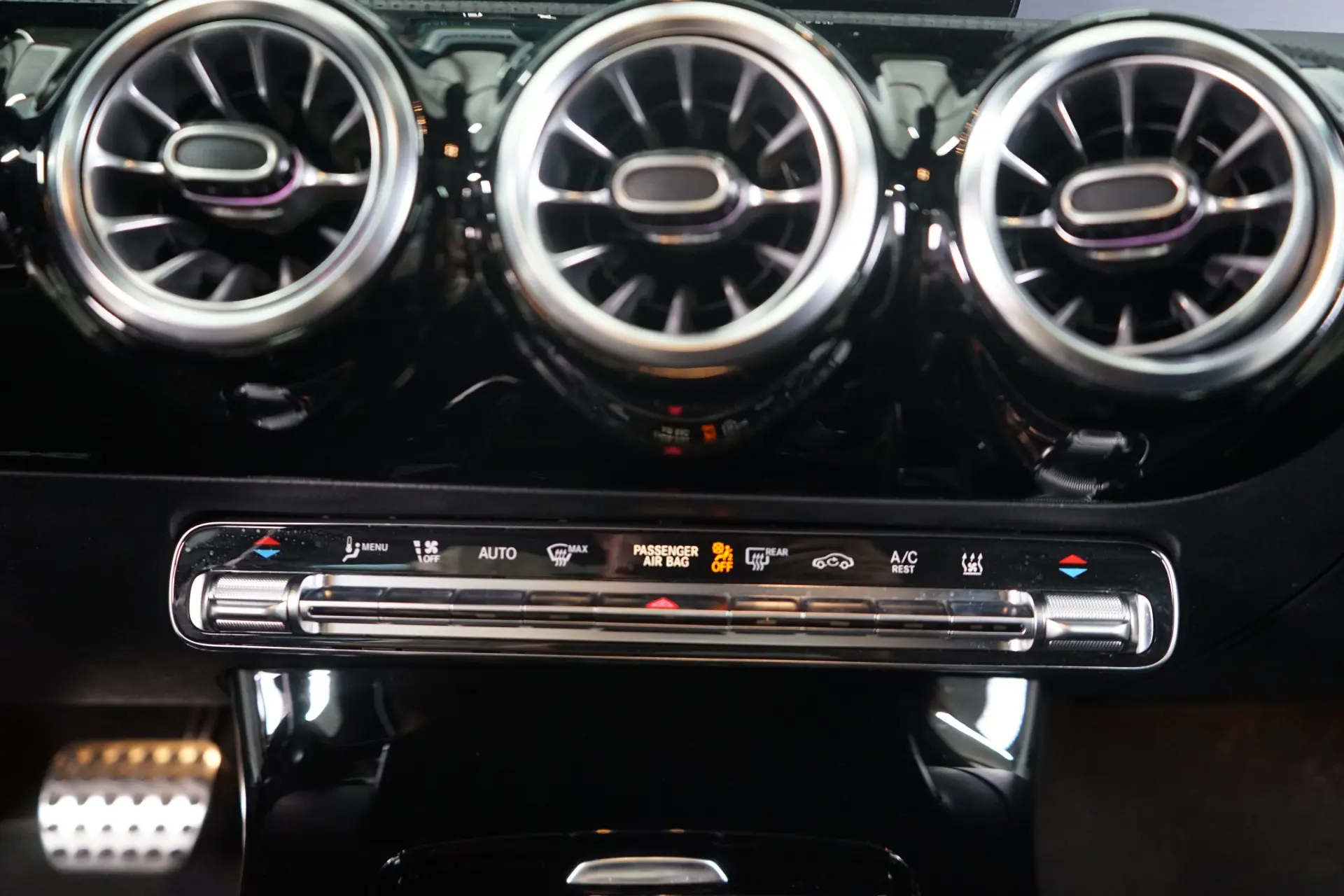 Mercedes-Benz CLA 250 e AMG Line 31