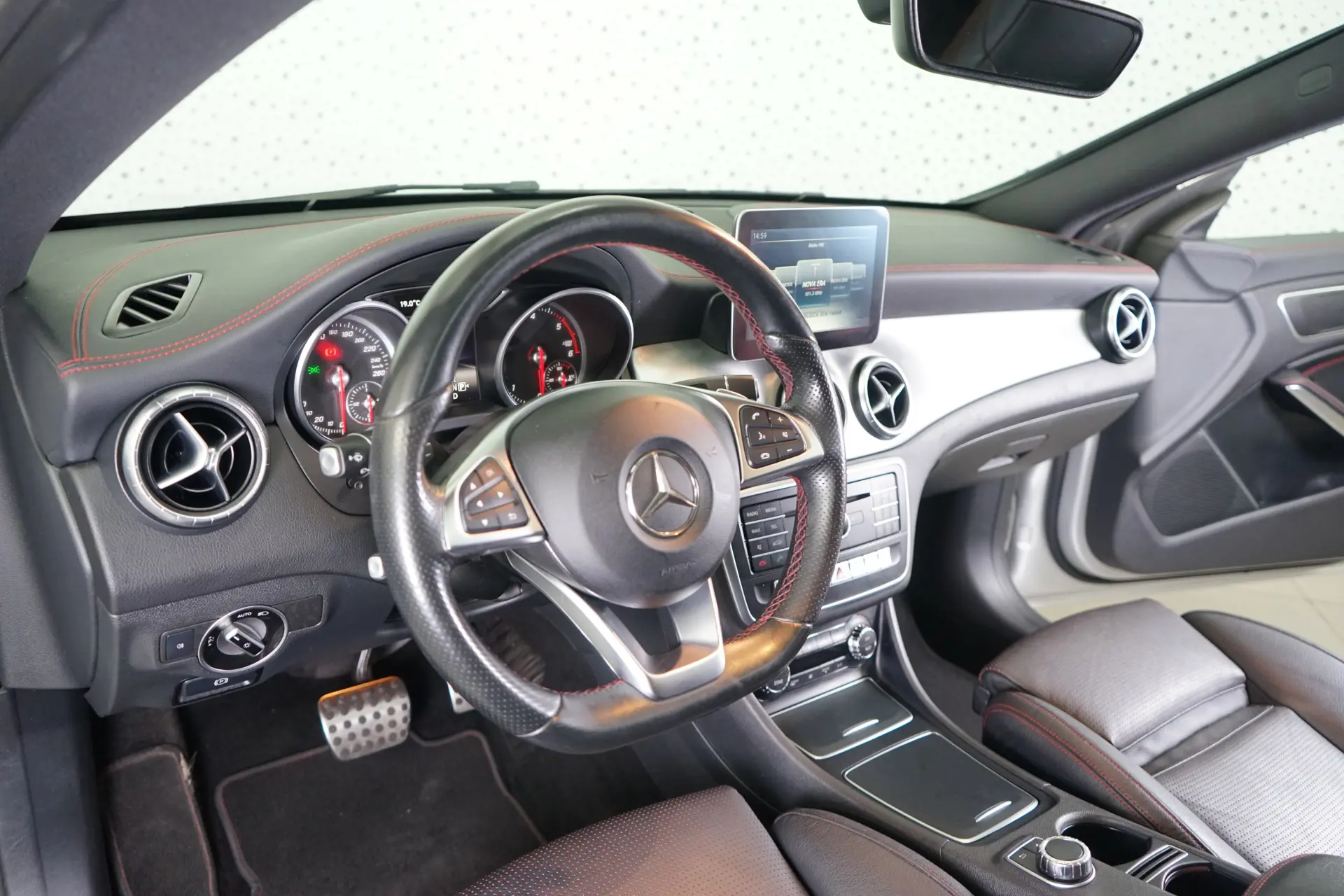 Mercedes-Benz CLA 180 d Shooting Brake AMG Line Aut. 17