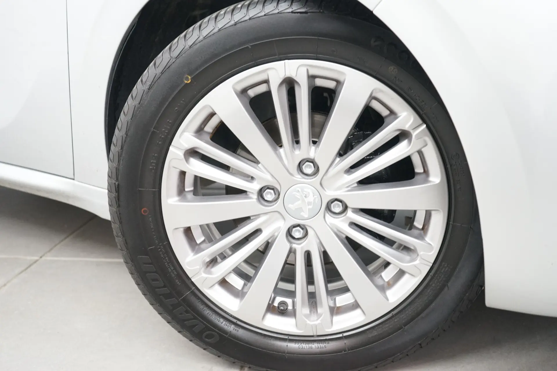 Peugeot 208 1.6 BlueHDi Active 13