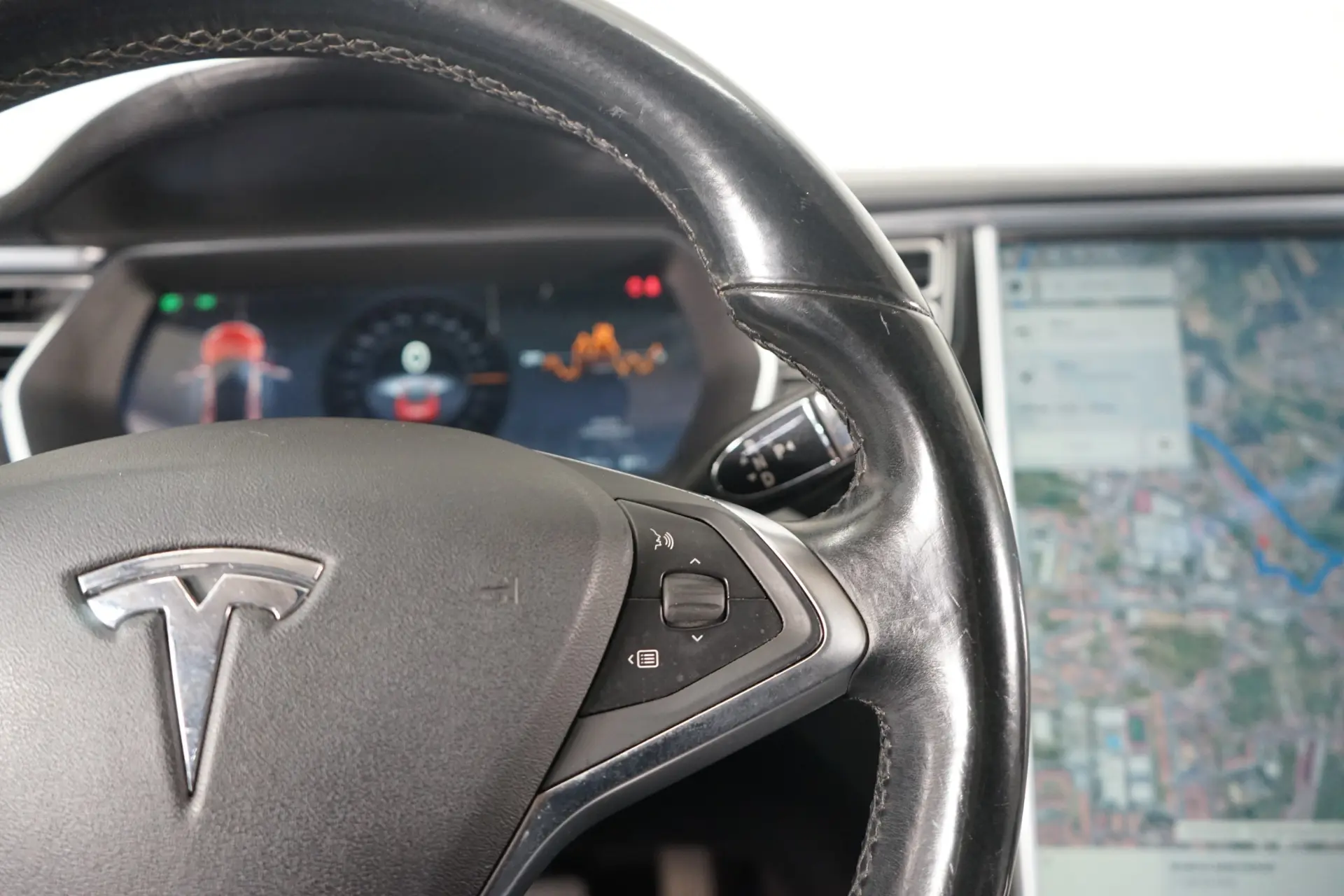 Tesla Model S 85 24