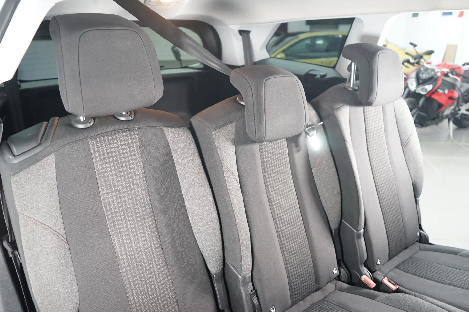 Peugeot 5008 1.5 BlueHDi Allure EAT8 36