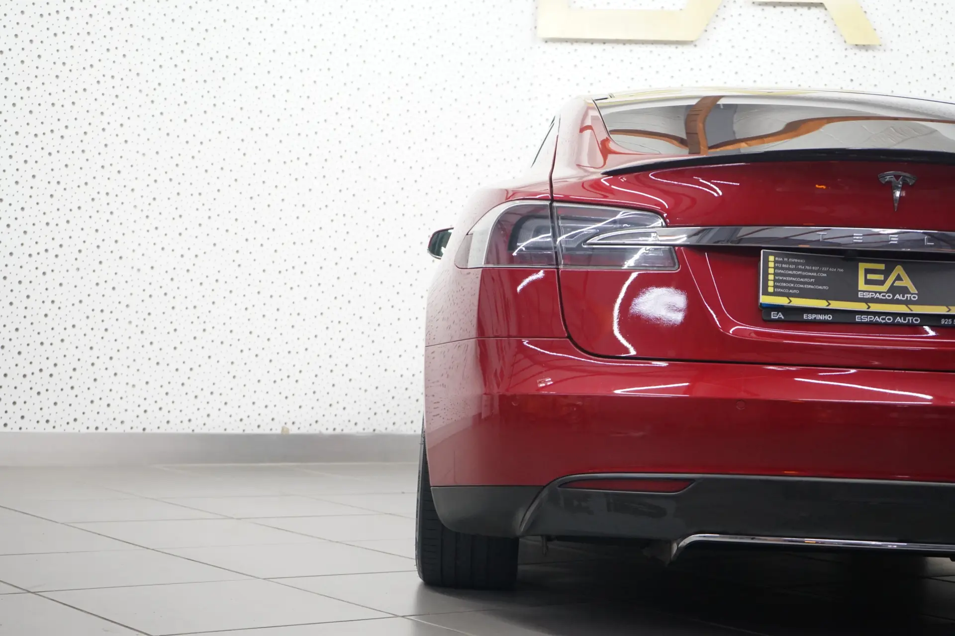 Tesla Model S 85 41