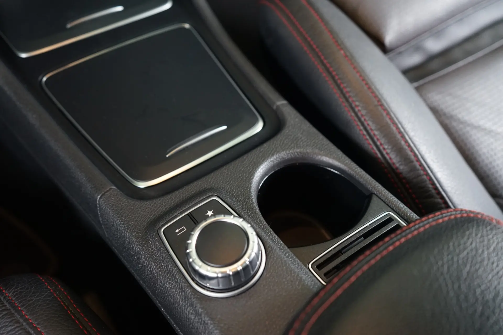 Mercedes-Benz CLA 180 d Shooting Brake AMG Line Aut. 32