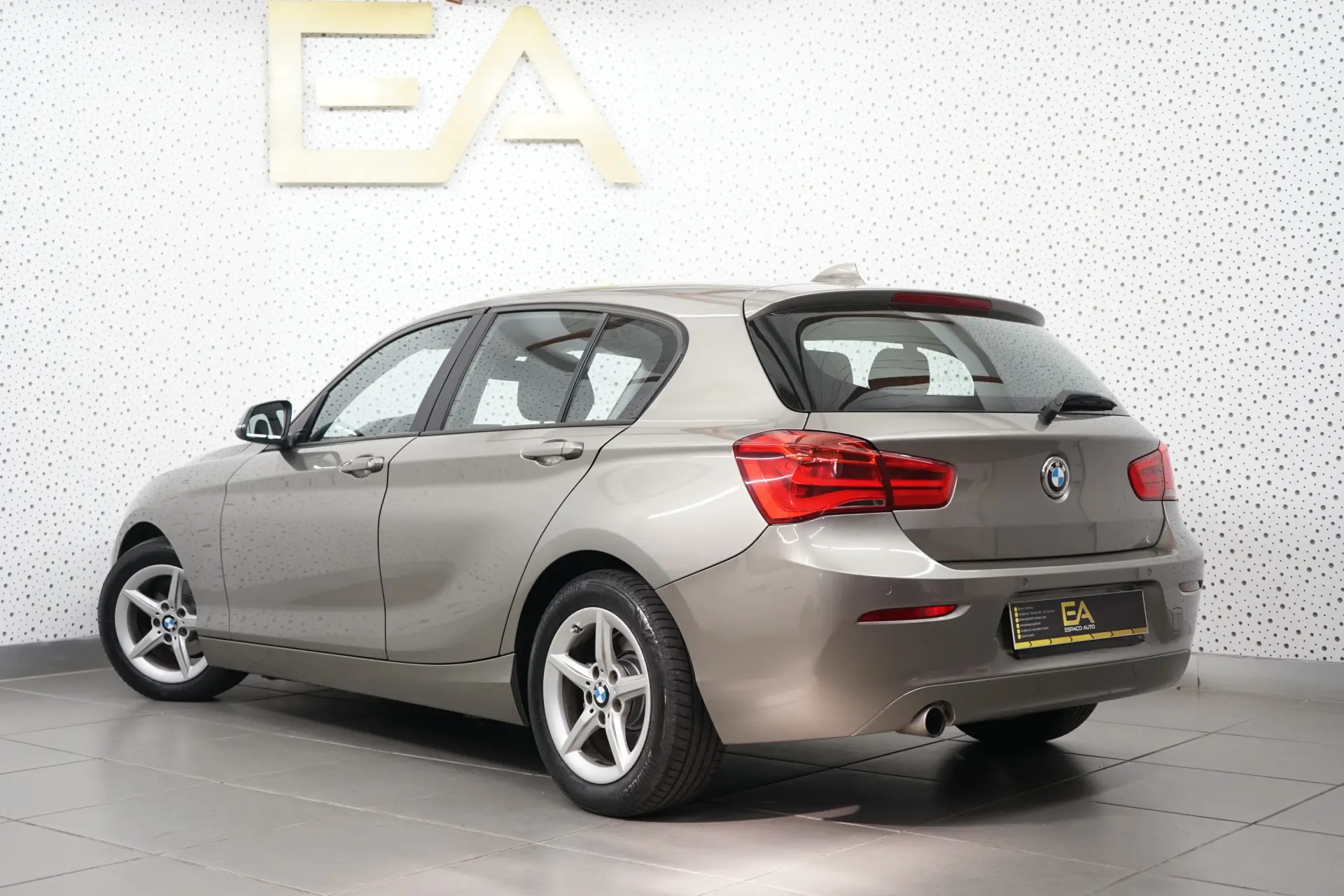 BMW 116 d Line Urban 4
