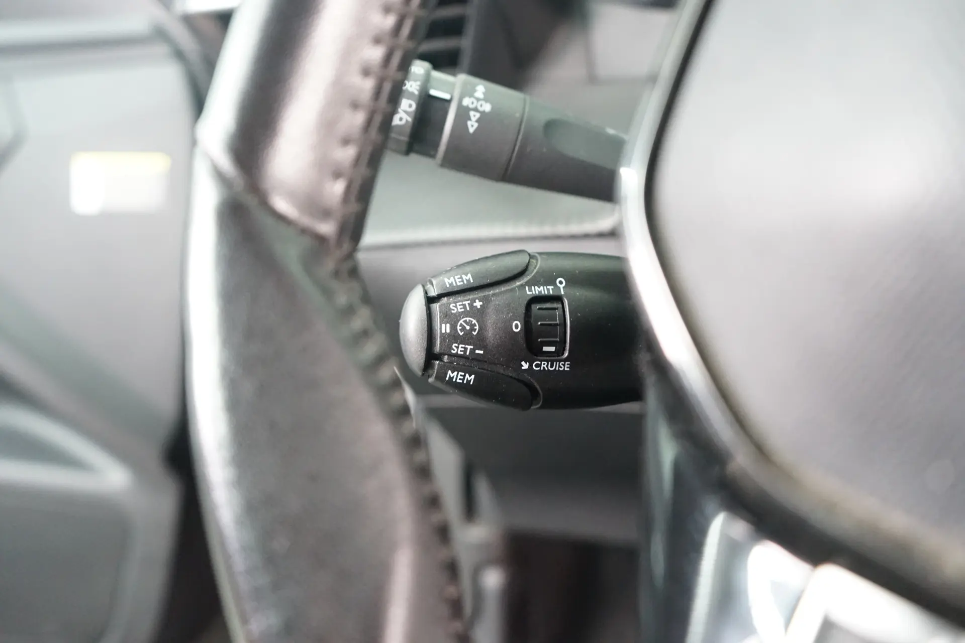 Peugeot 2008 1.2 PureTech Allure 25