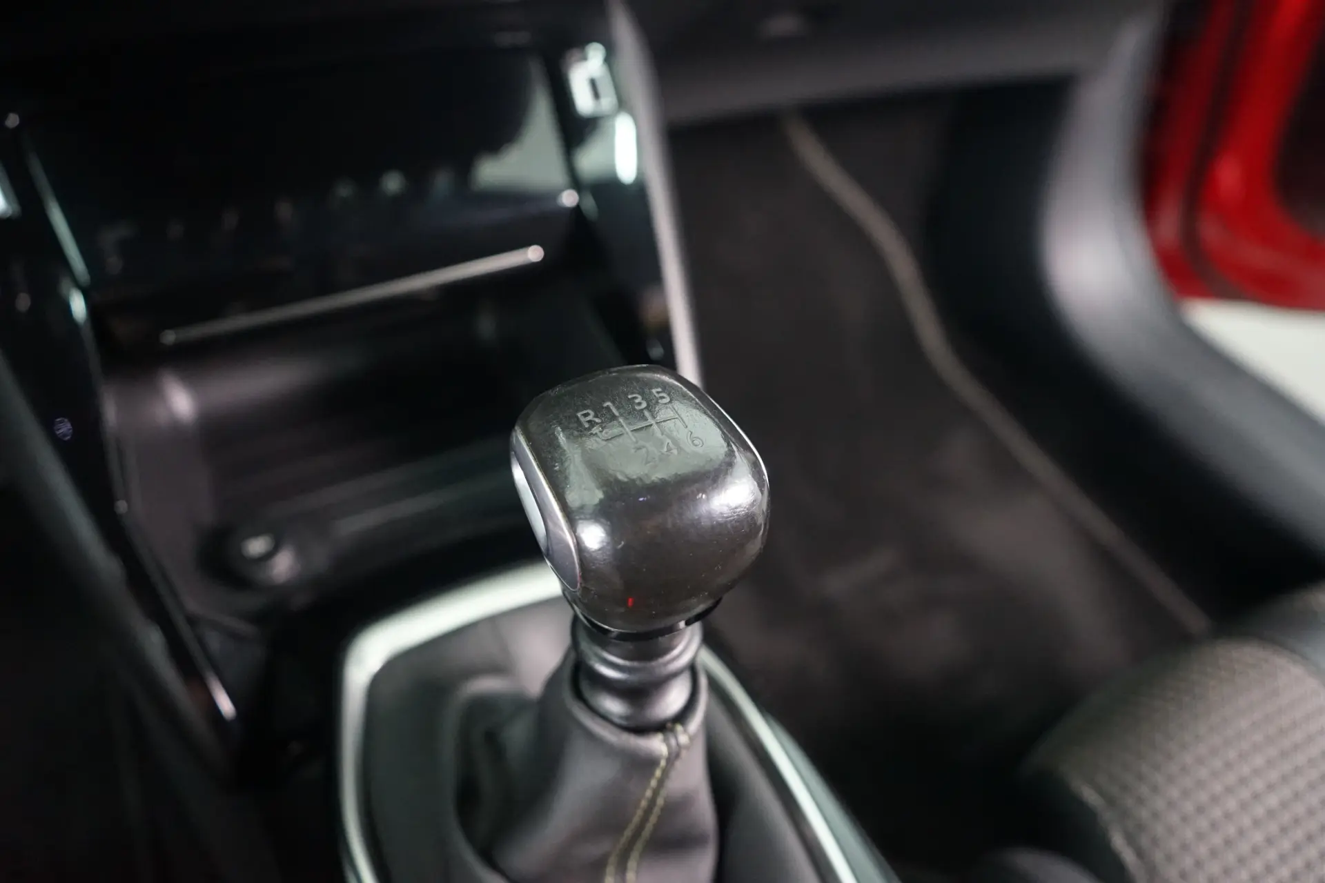 Peugeot 208 1.2 PureTech Allure Pack 31