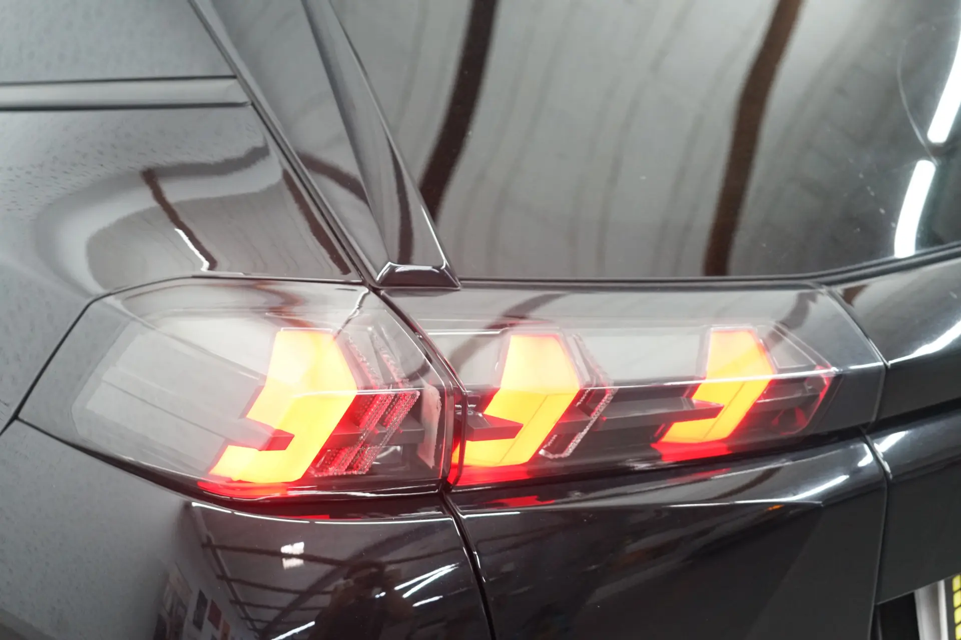 Peugeot 2008 1.2 PureTech Allure 14