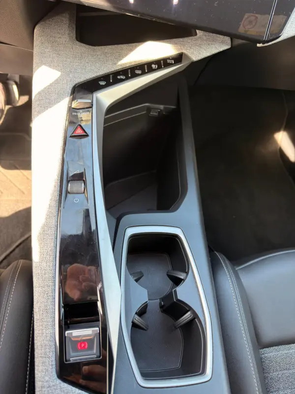 Peugeot 5008 1.2 Hybrid Allure e-DCS6 16